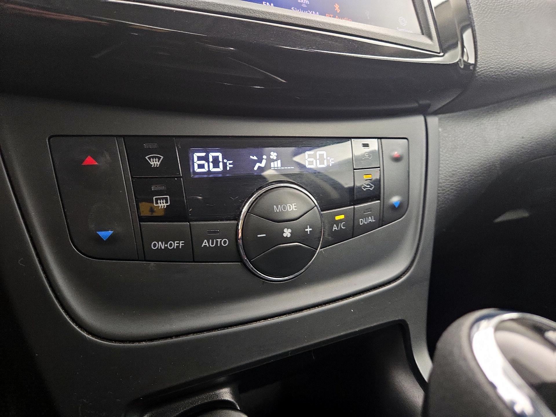 Thumbnail: 2019 Nissan Sentra - 16