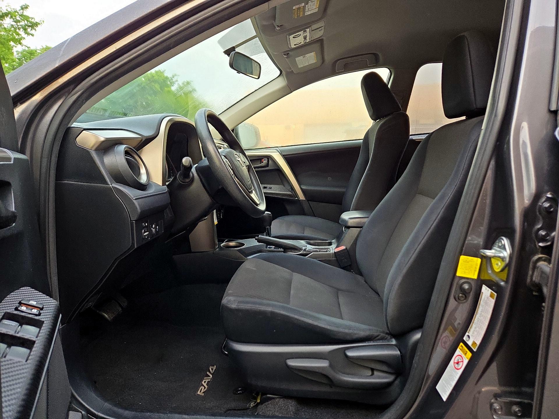 Thumbnail: 2015 Toyota RAV4 - 9