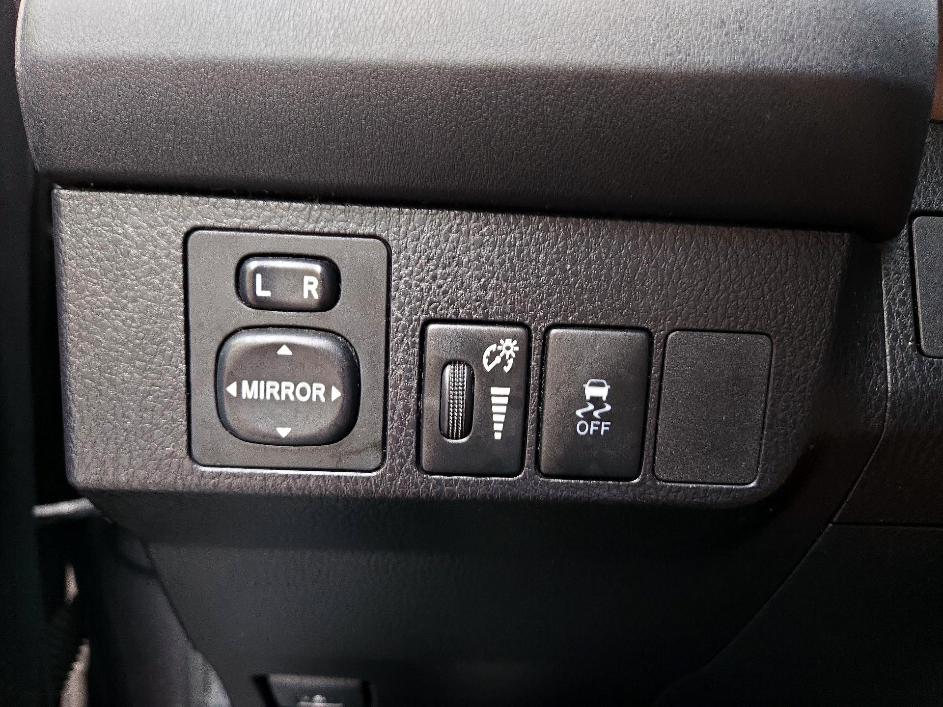 Thumbnail: 2015 Toyota RAV4 - 11