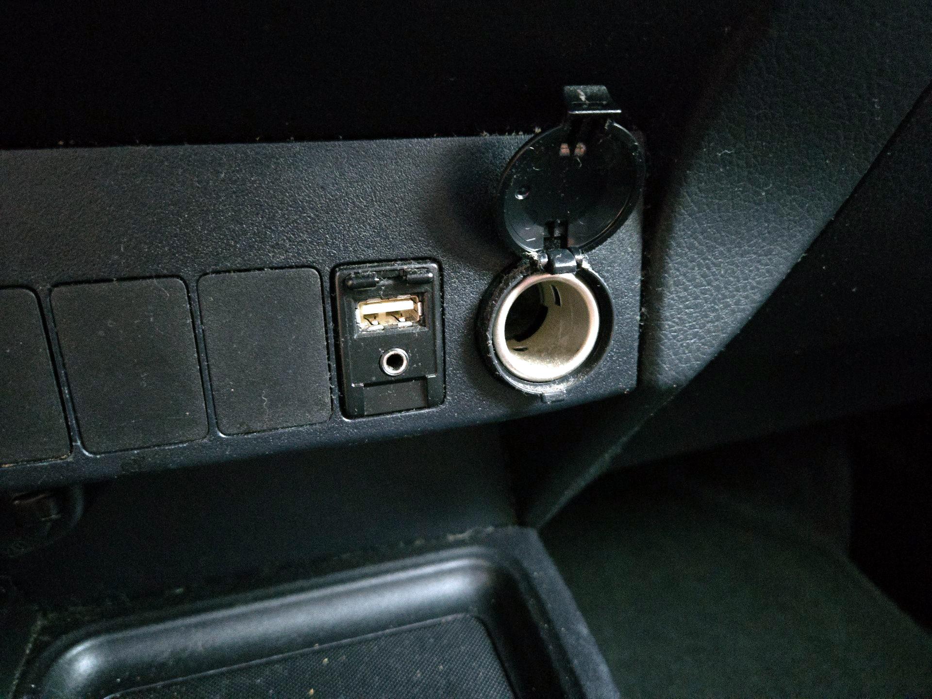 Thumbnail: 2015 Toyota RAV4 - 16