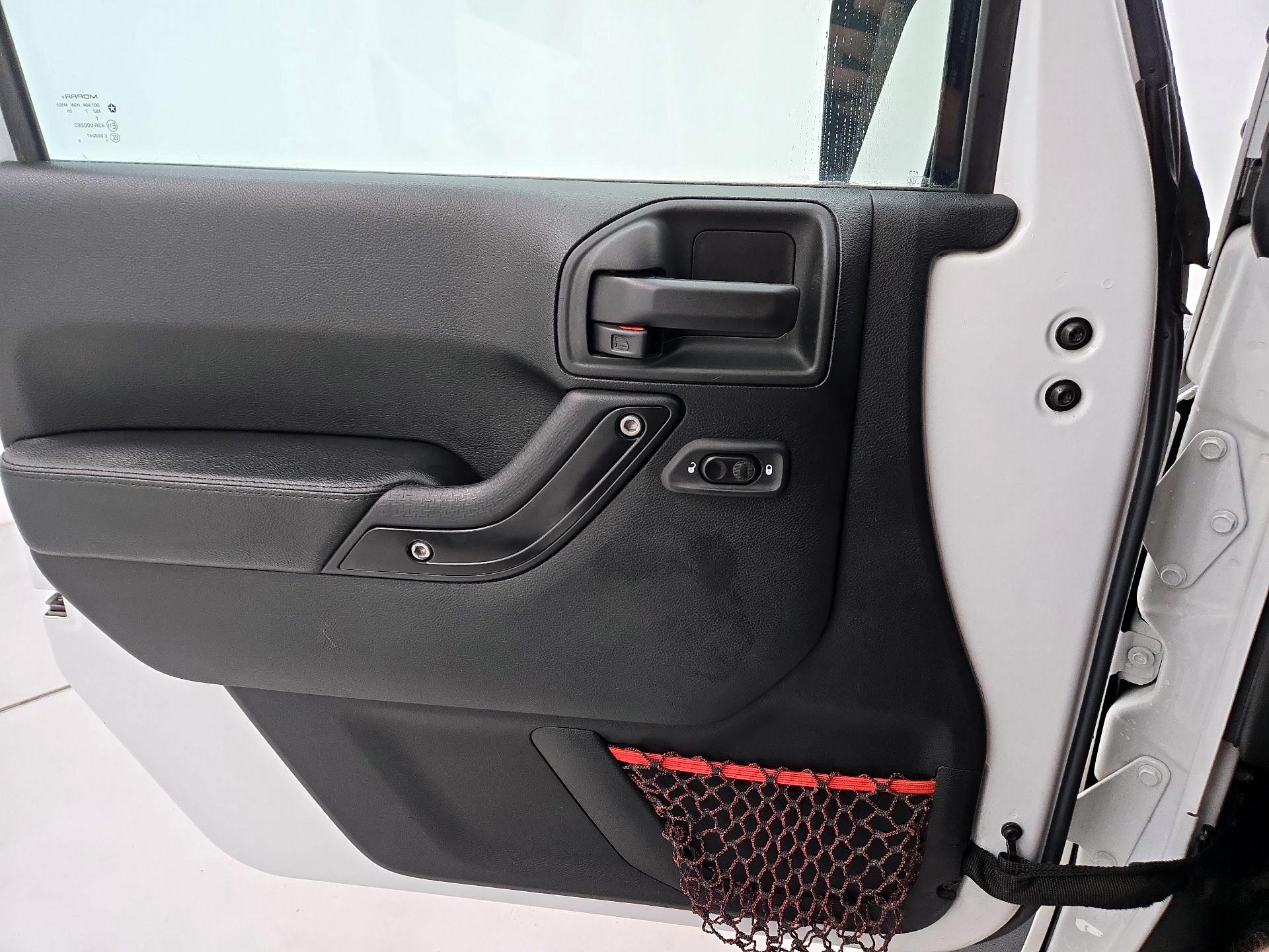 Thumbnail: 2017 Jeep Wrangler - 12