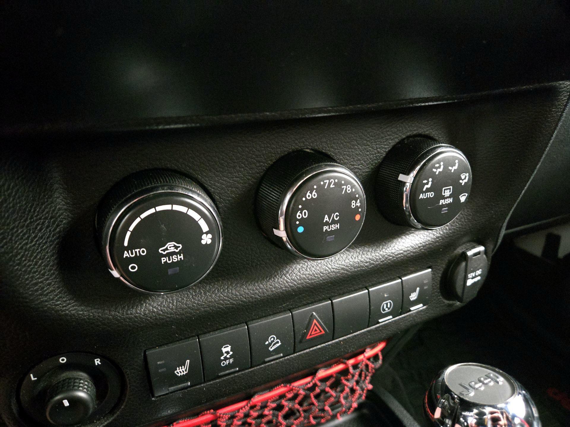 Thumbnail: 2017 Jeep Wrangler - 15