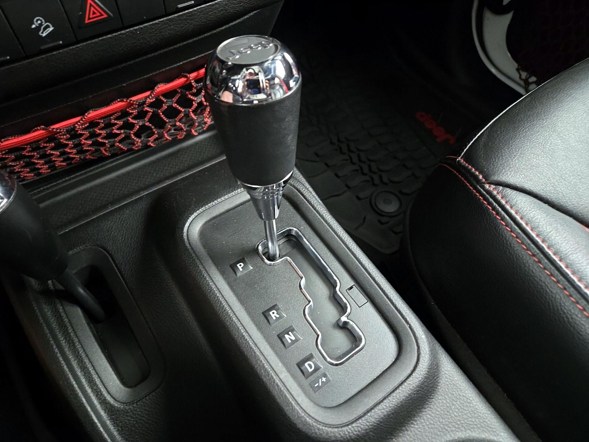 Thumbnail: 2017 Jeep Wrangler - 16