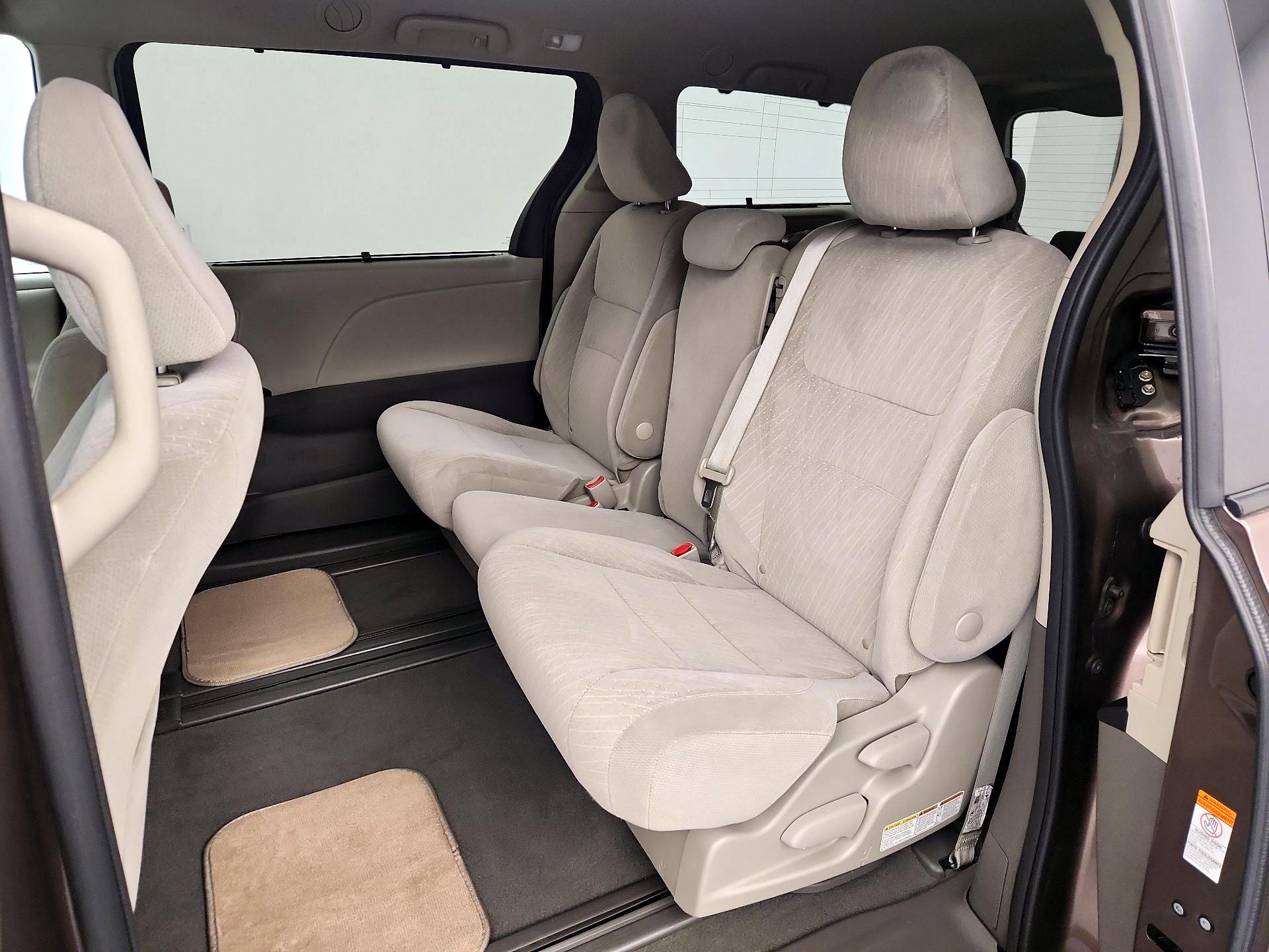 Thumbnail: 2020 Toyota Sienna - 19
