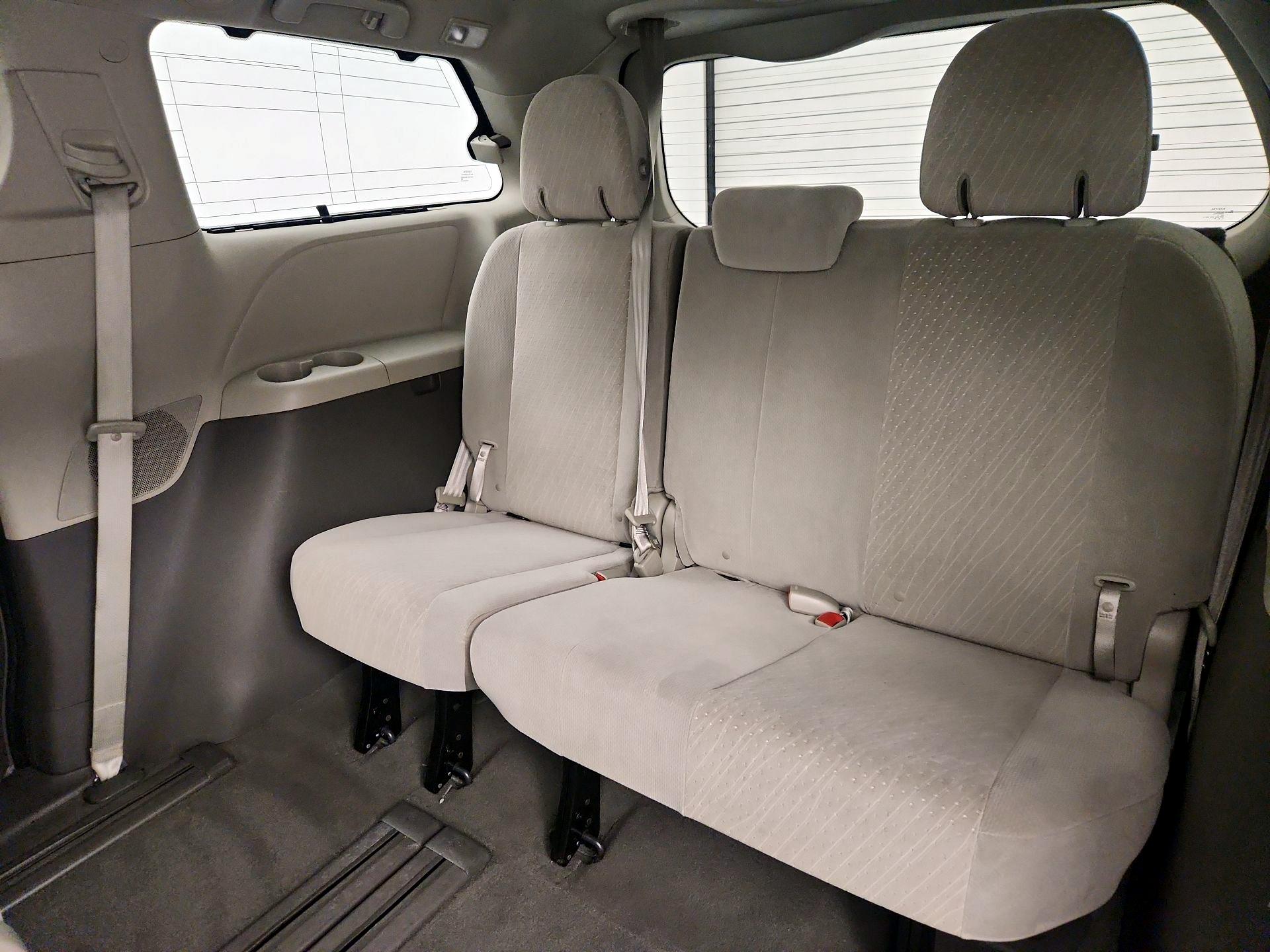Thumbnail: 2020 Toyota Sienna - 20