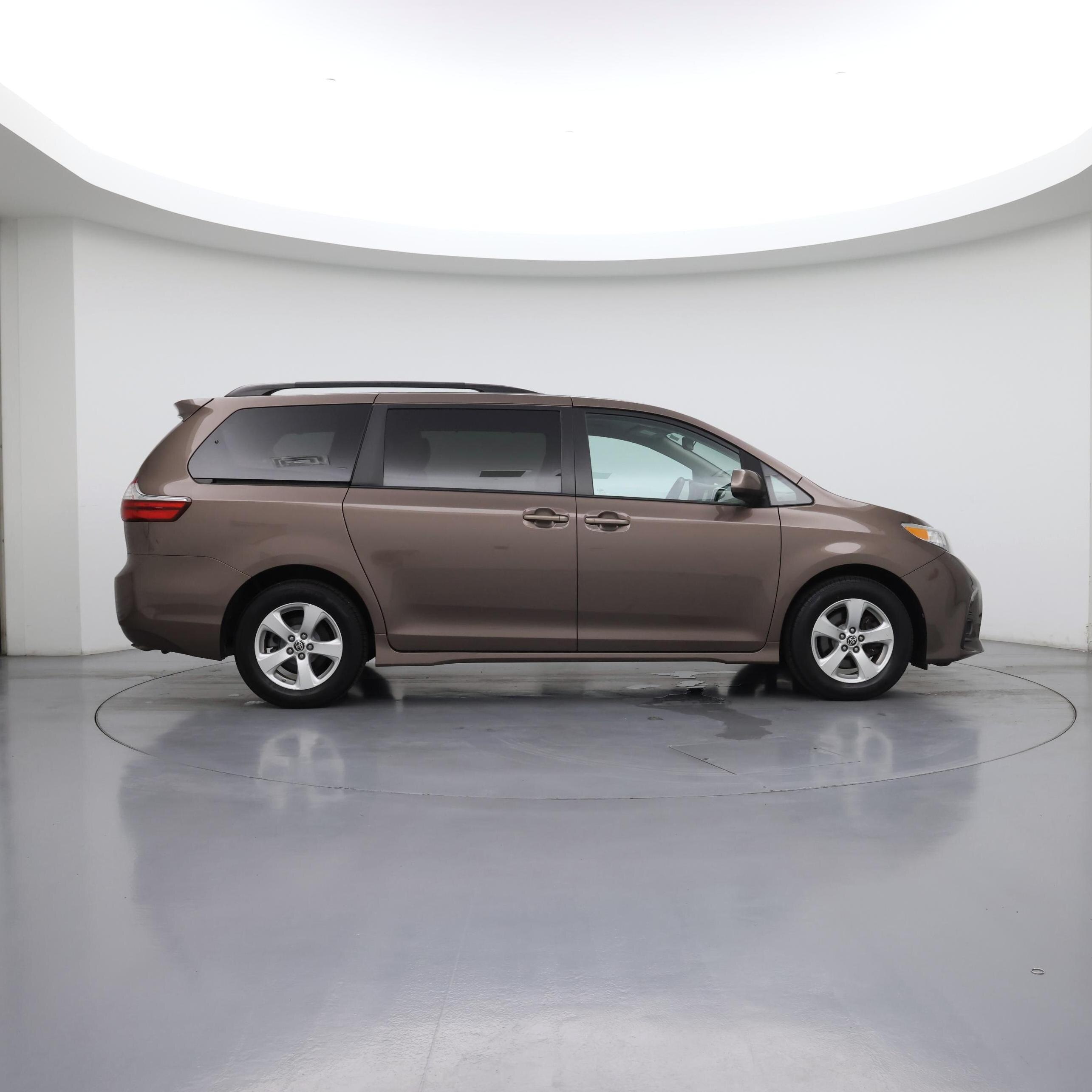 Thumbnail: 2020 Toyota Sienna - 7