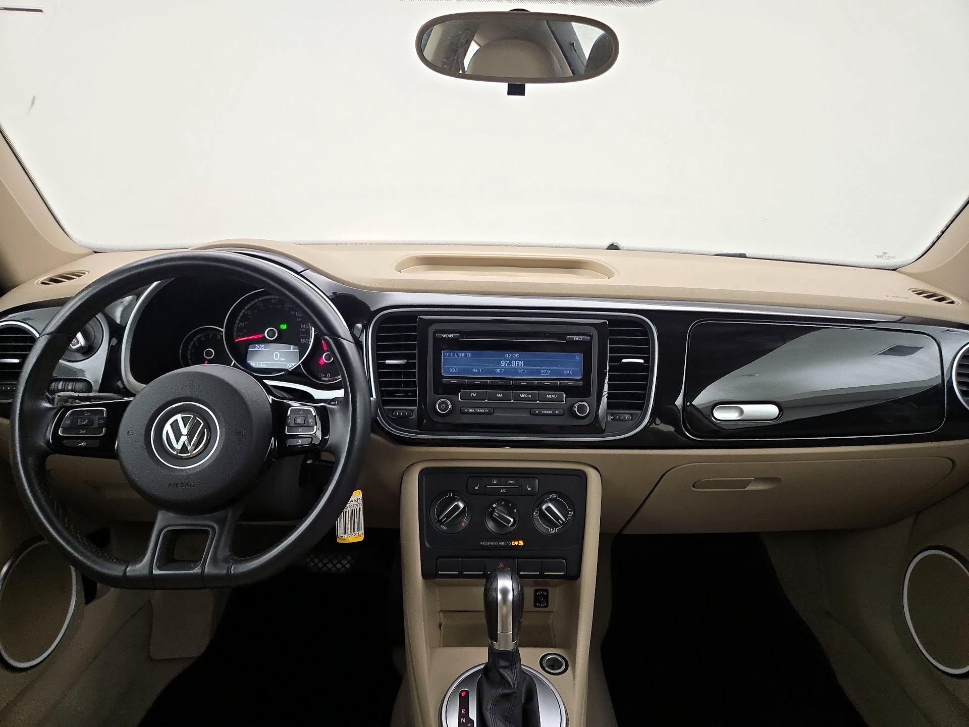 Thumbnail: 2015 Volkswagen Beetle - 9