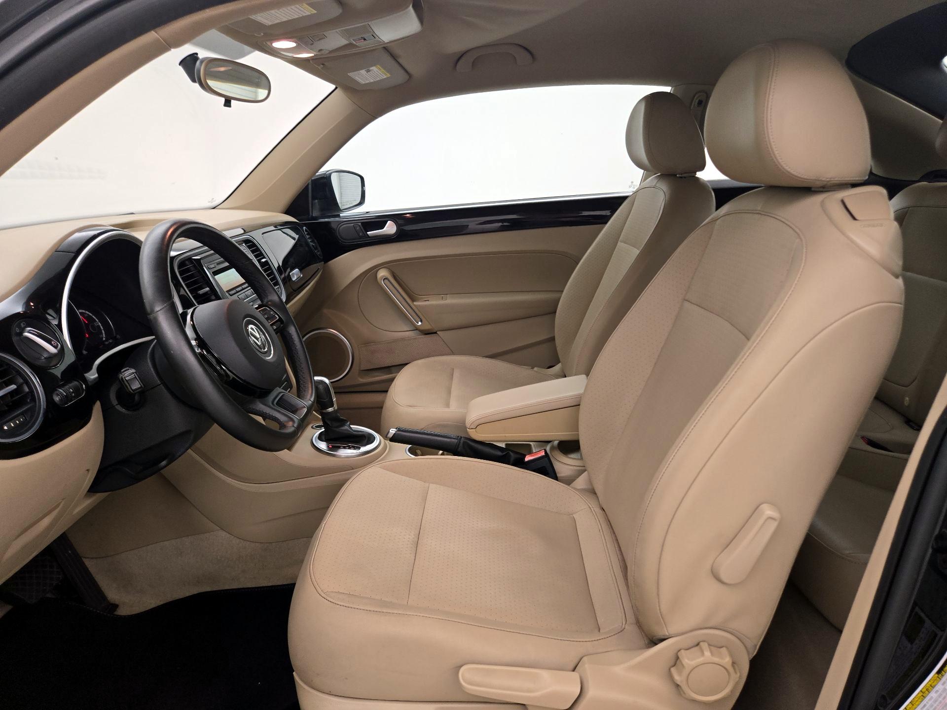 Thumbnail: 2015 Volkswagen Beetle - 11