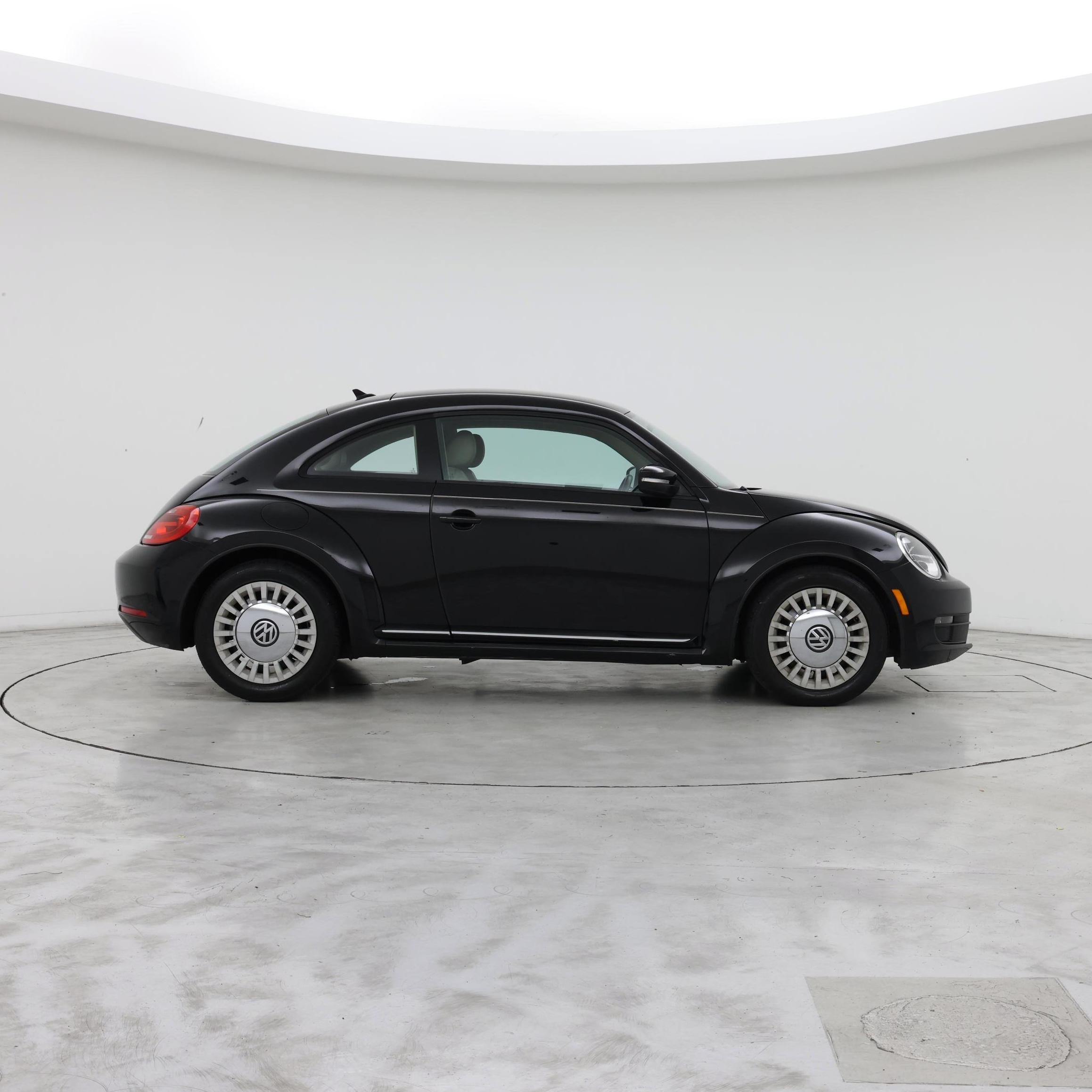 Thumbnail: 2015 Volkswagen Beetle - 7