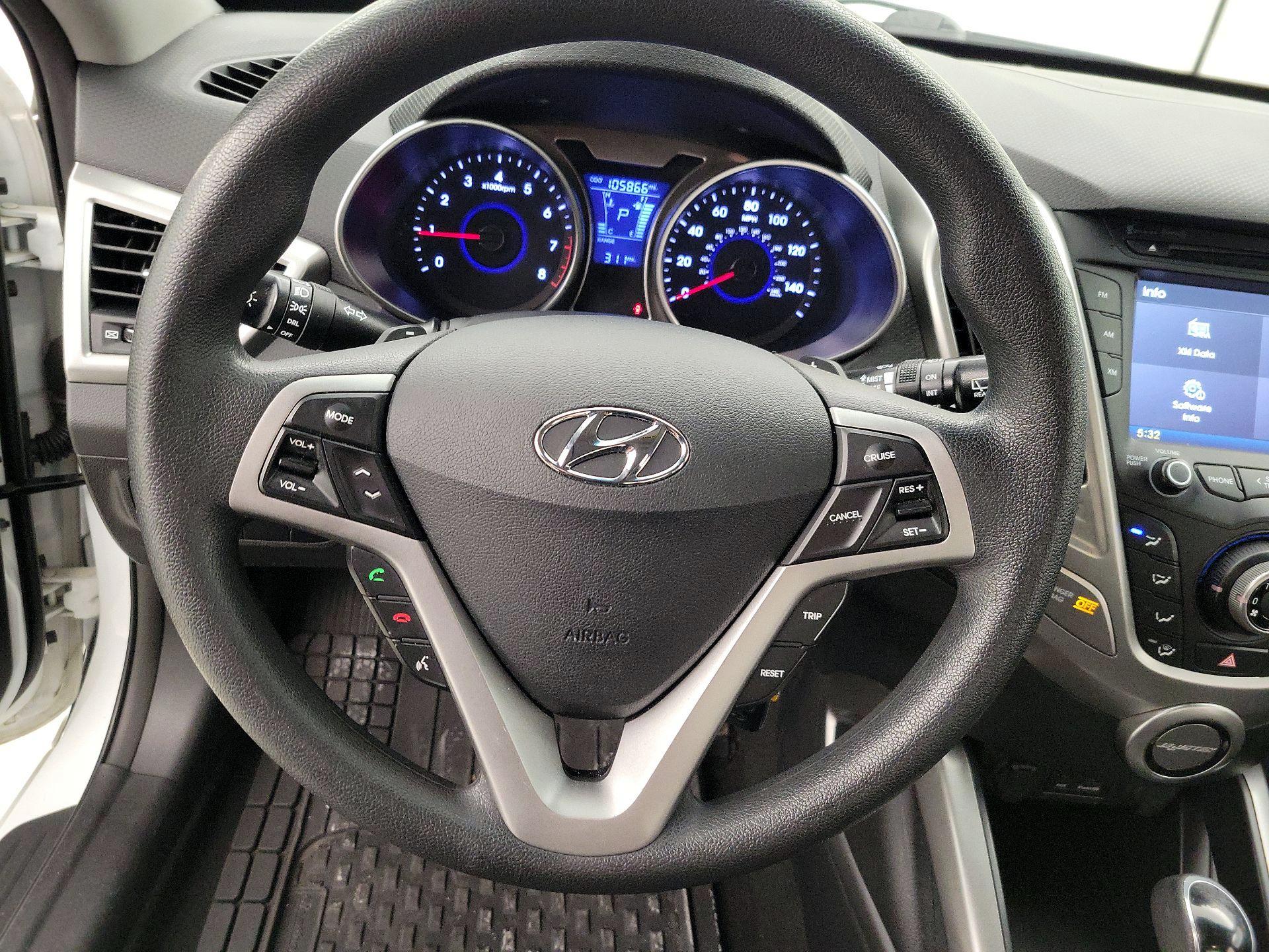 Thumbnail: 2015 Hyundai Veloster - 10