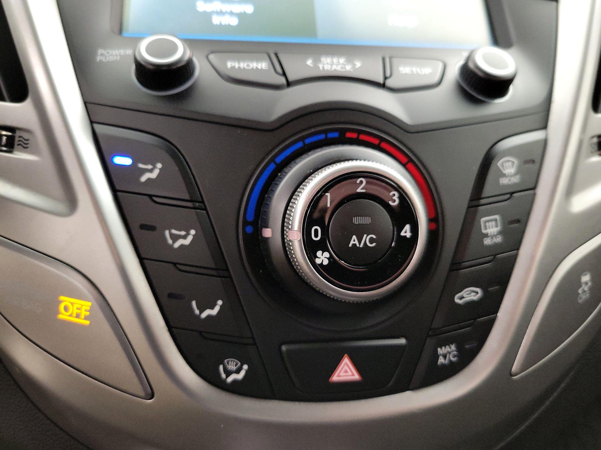 Thumbnail: 2015 Hyundai Veloster - 16