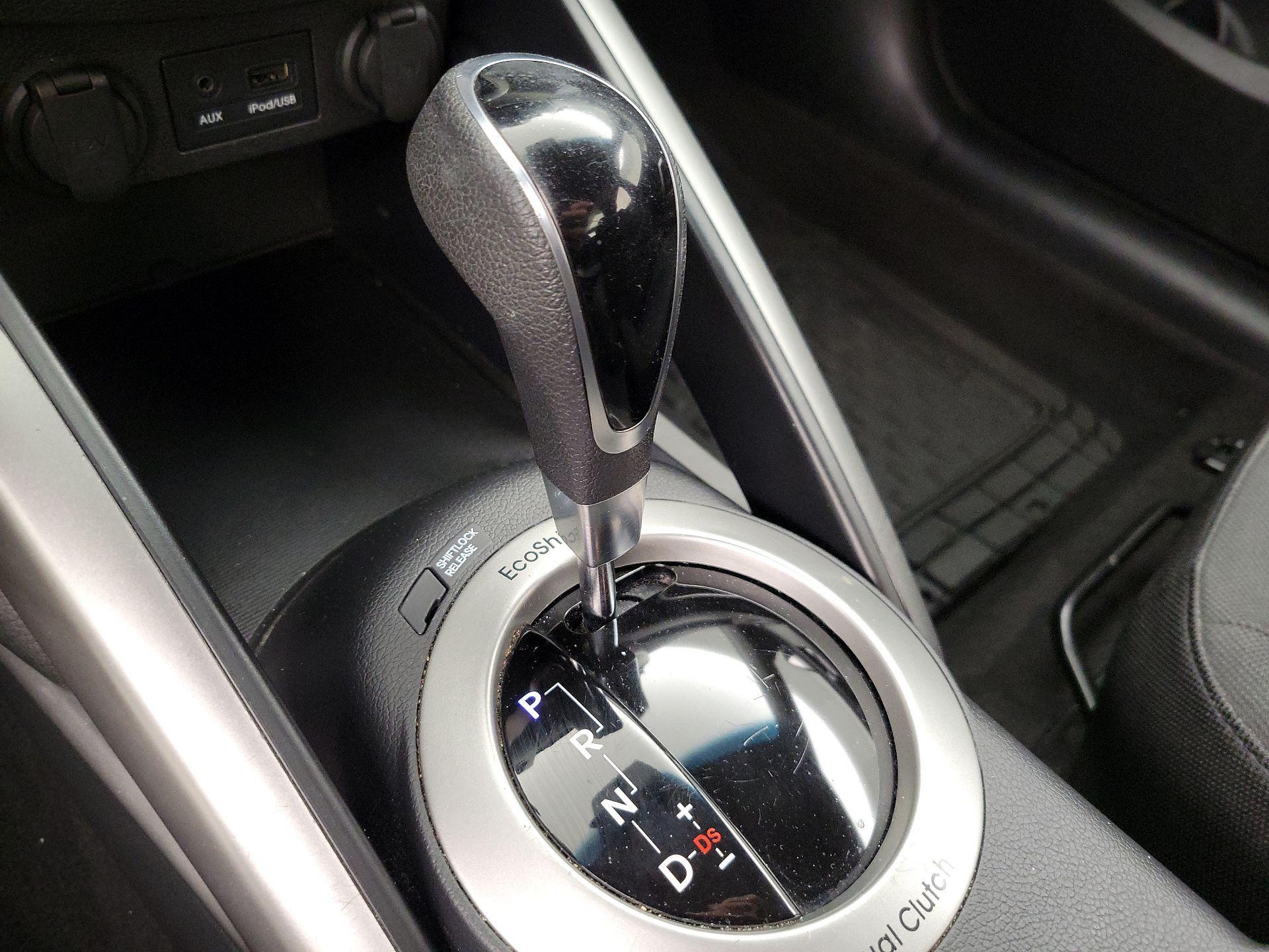Thumbnail: 2015 Hyundai Veloster - 17