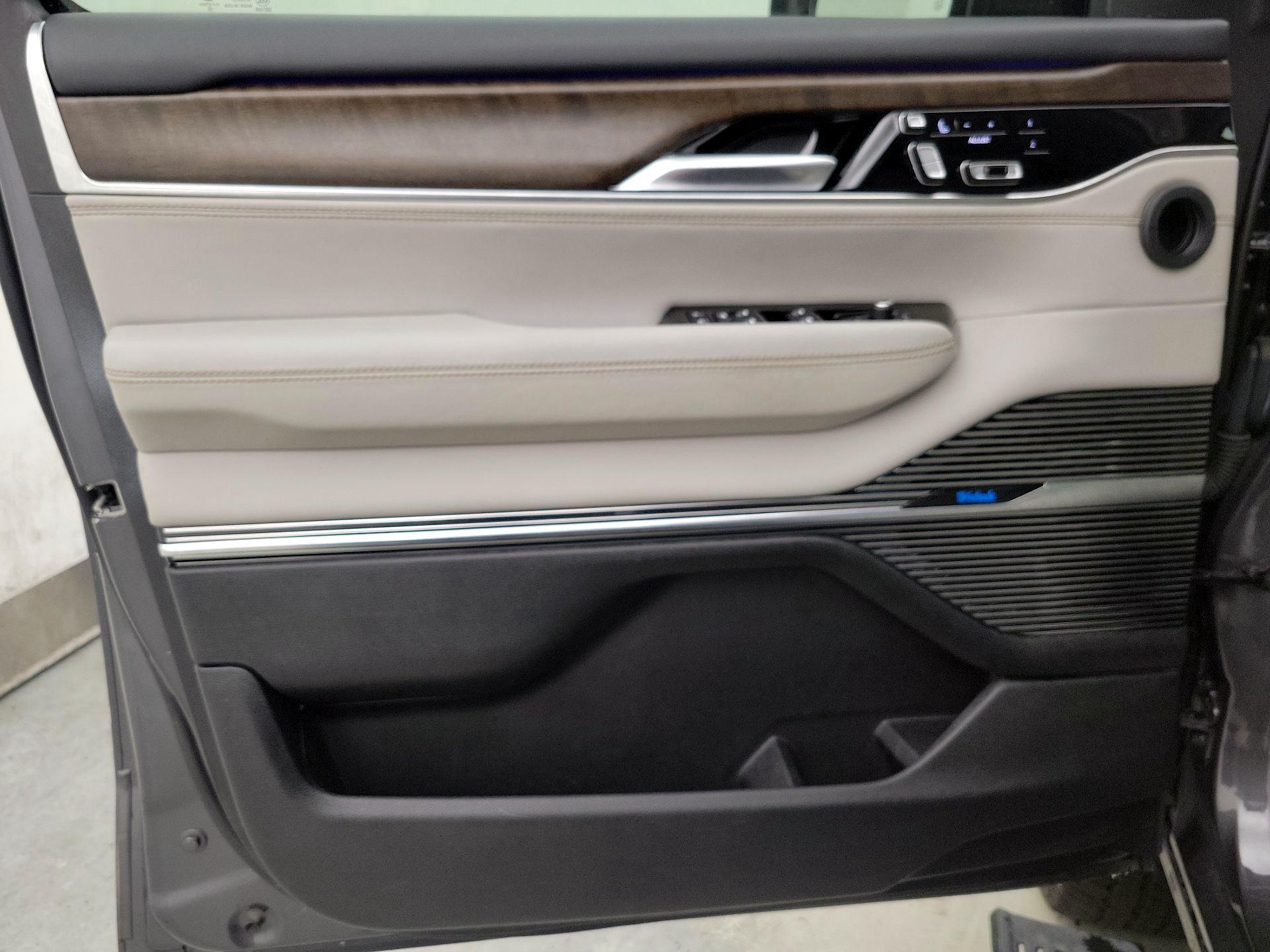 Thumbnail: 2022 Jeep Grand Wagoneer - 12