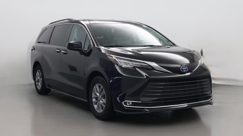 2022 Toyota Sienna XLE Hero Image
