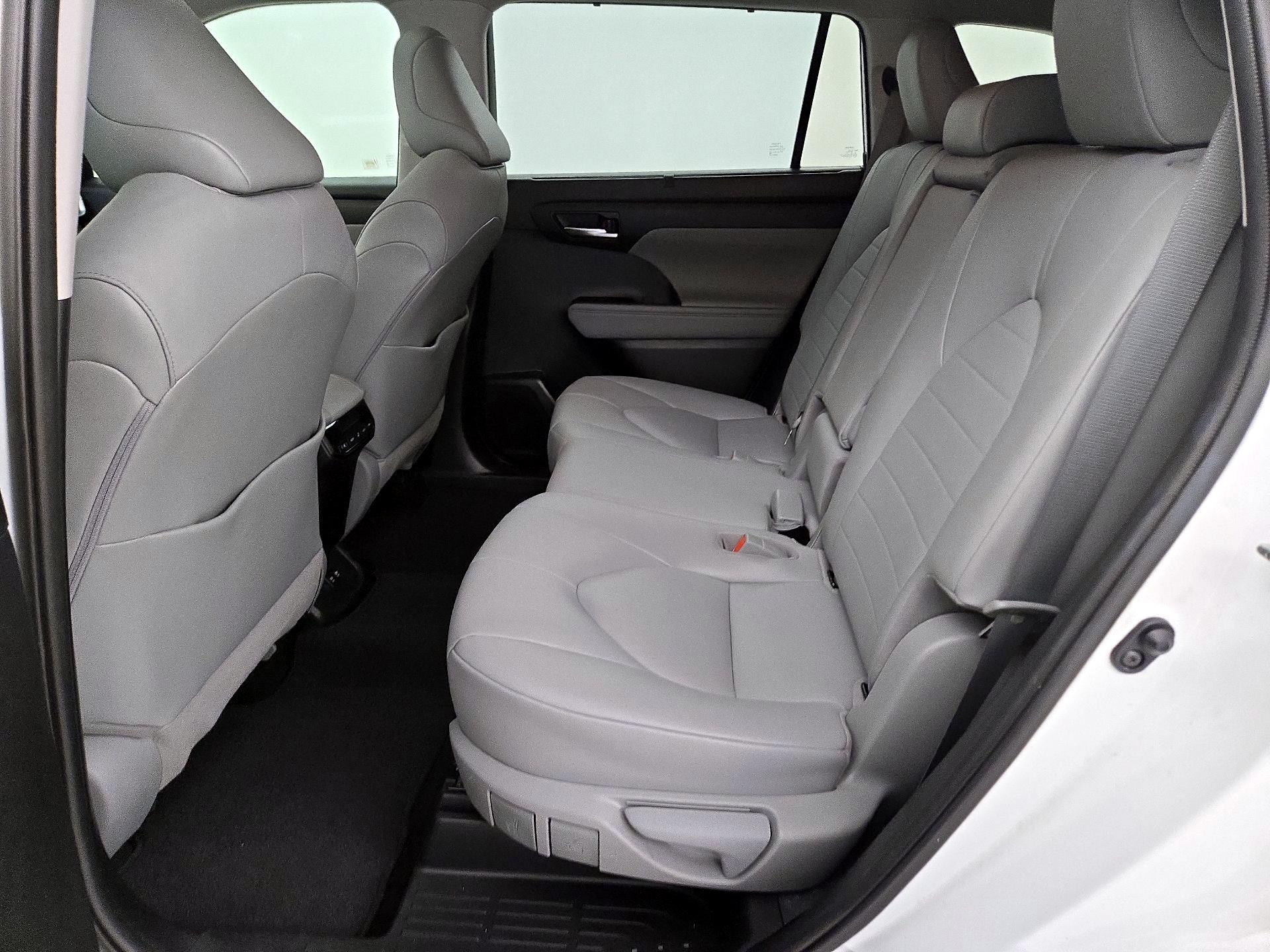 Thumbnail: 2020 Toyota Highlander - 20
