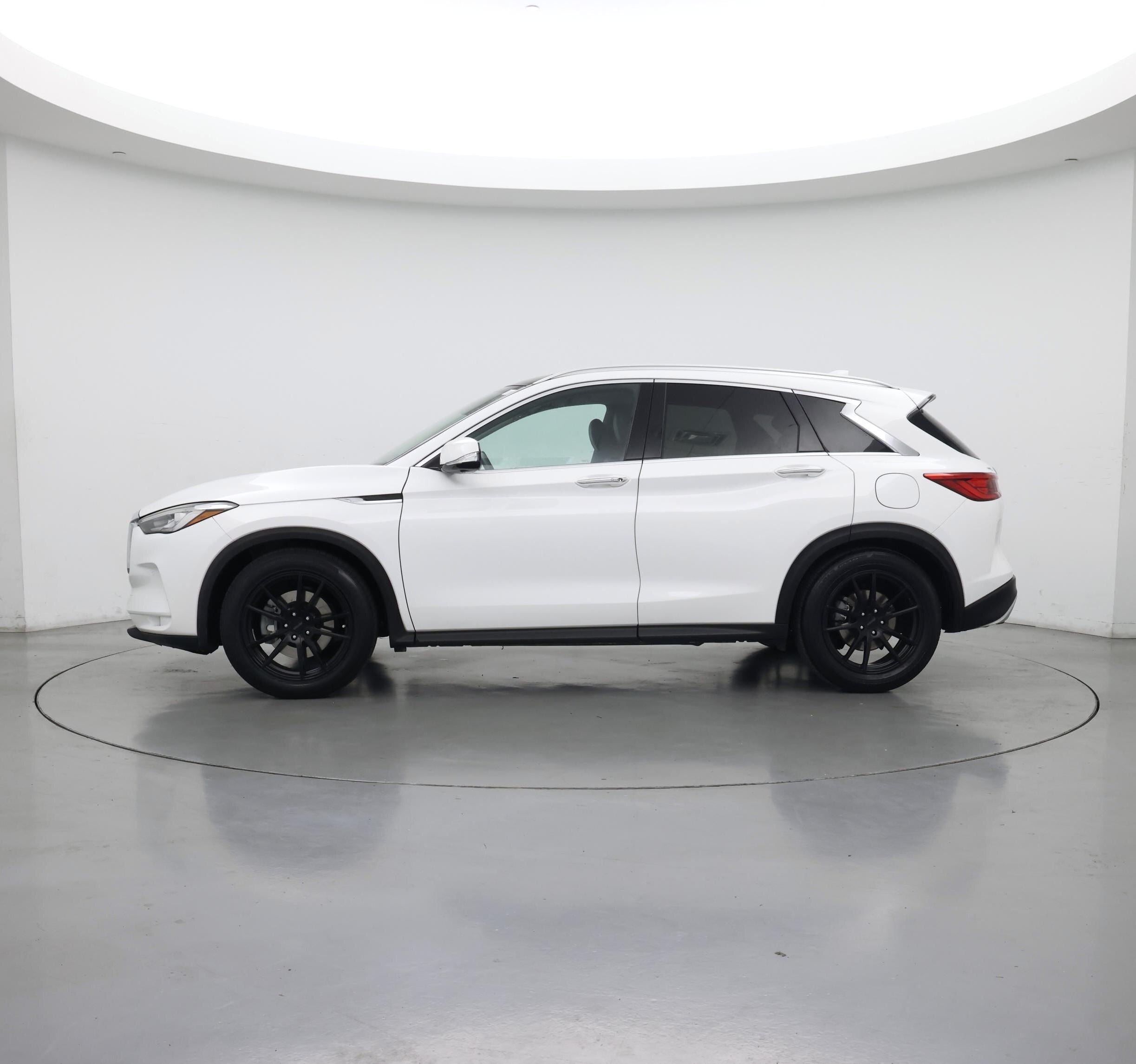 Thumbnail: 2019 INFINITI QX50 - 3