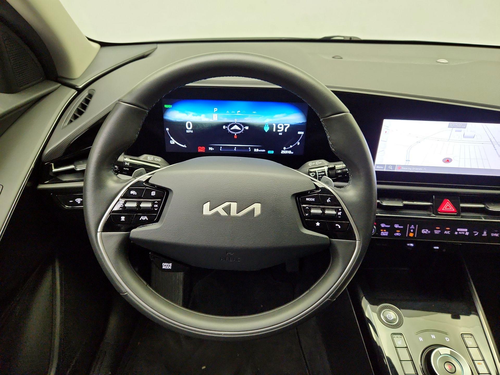 Thumbnail: 2023 Kia Niro - 10