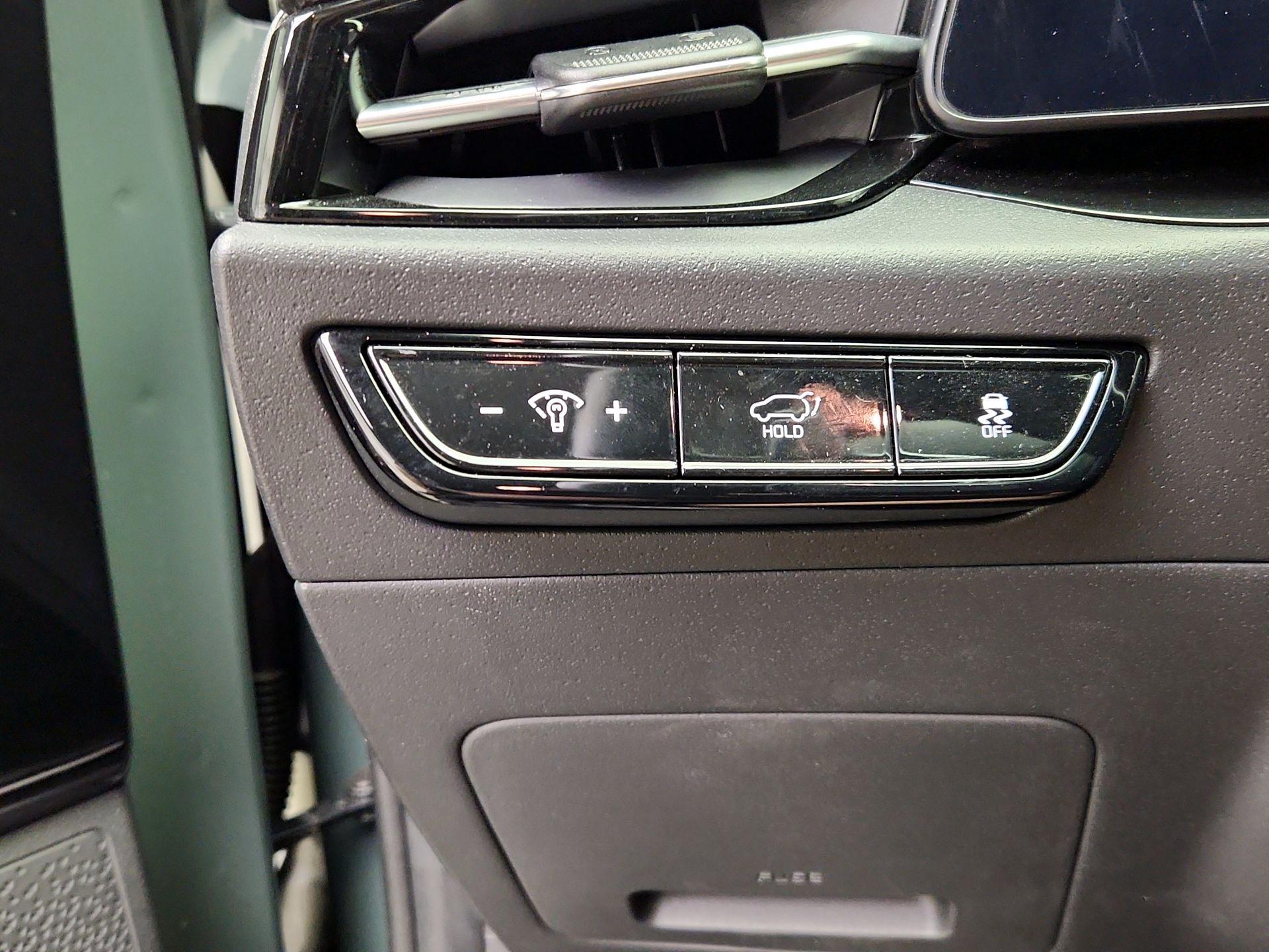 Thumbnail: 2023 Kia Niro - 13