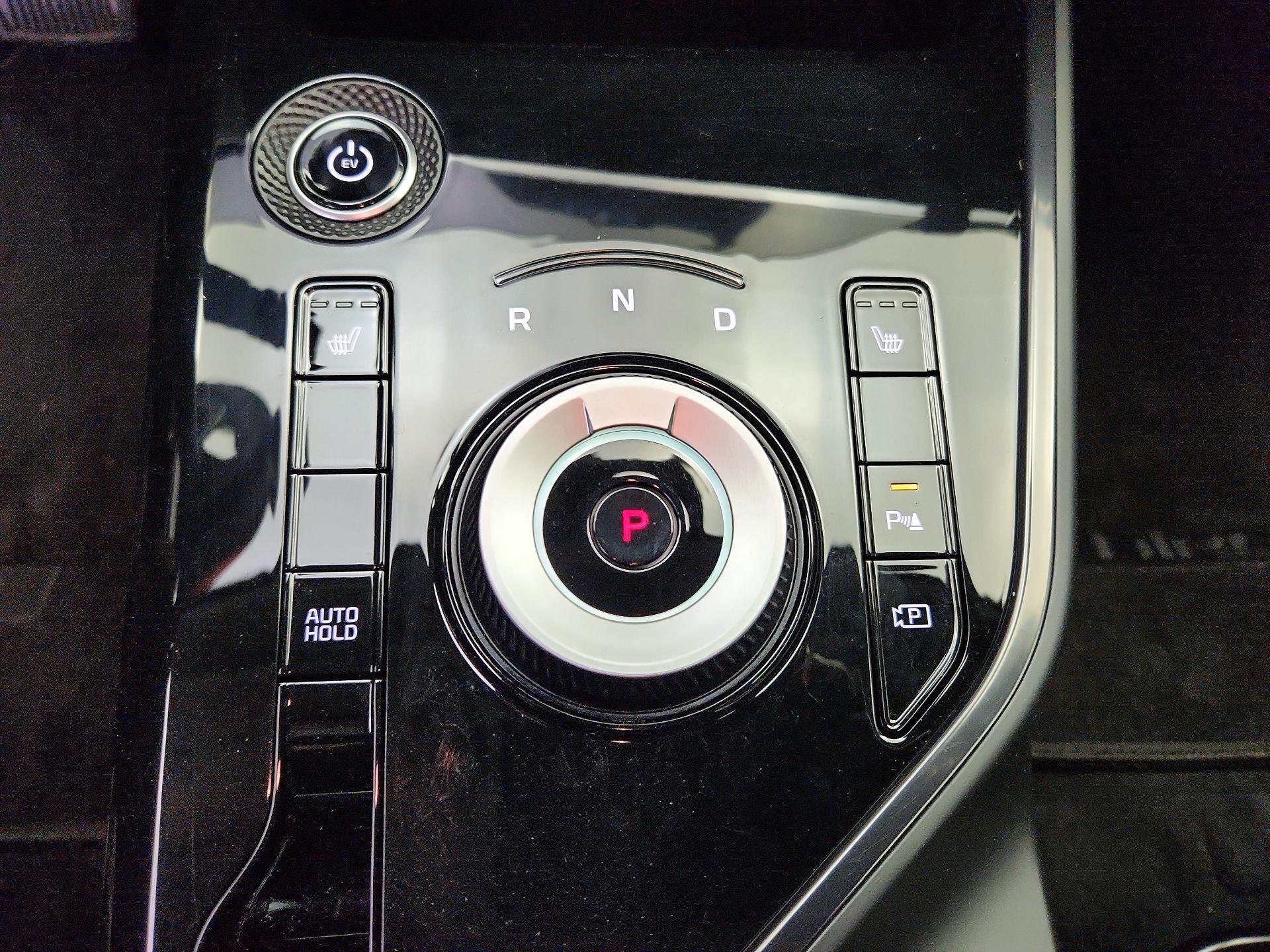 Thumbnail: 2023 Kia Niro - 18
