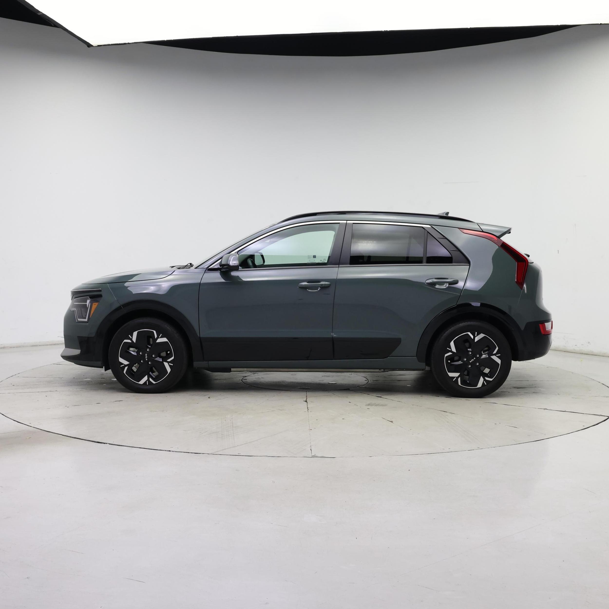 Thumbnail: 2023 Kia Niro - 3