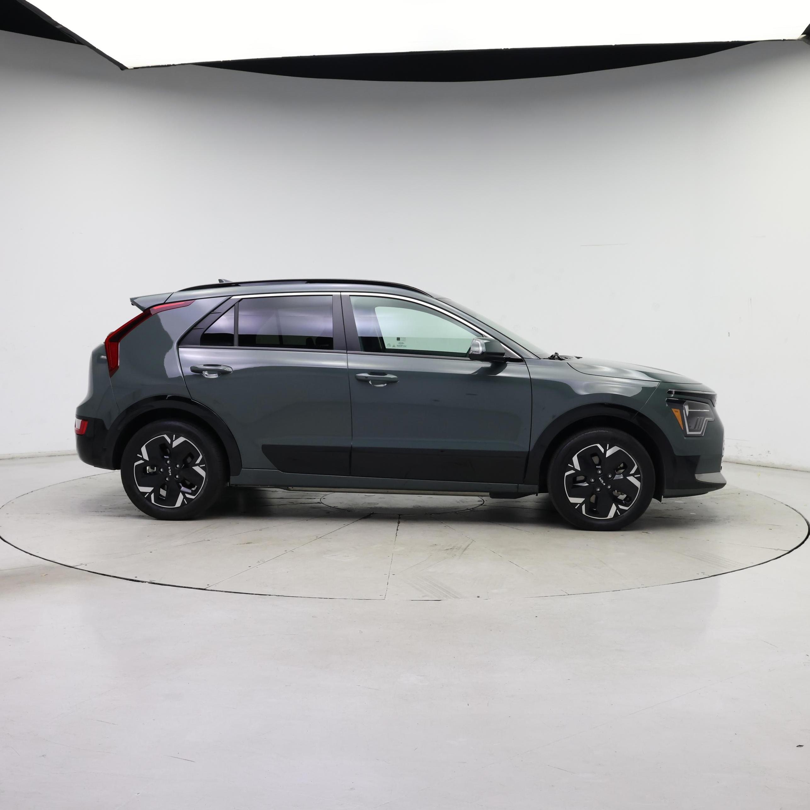 Thumbnail: 2023 Kia Niro - 7