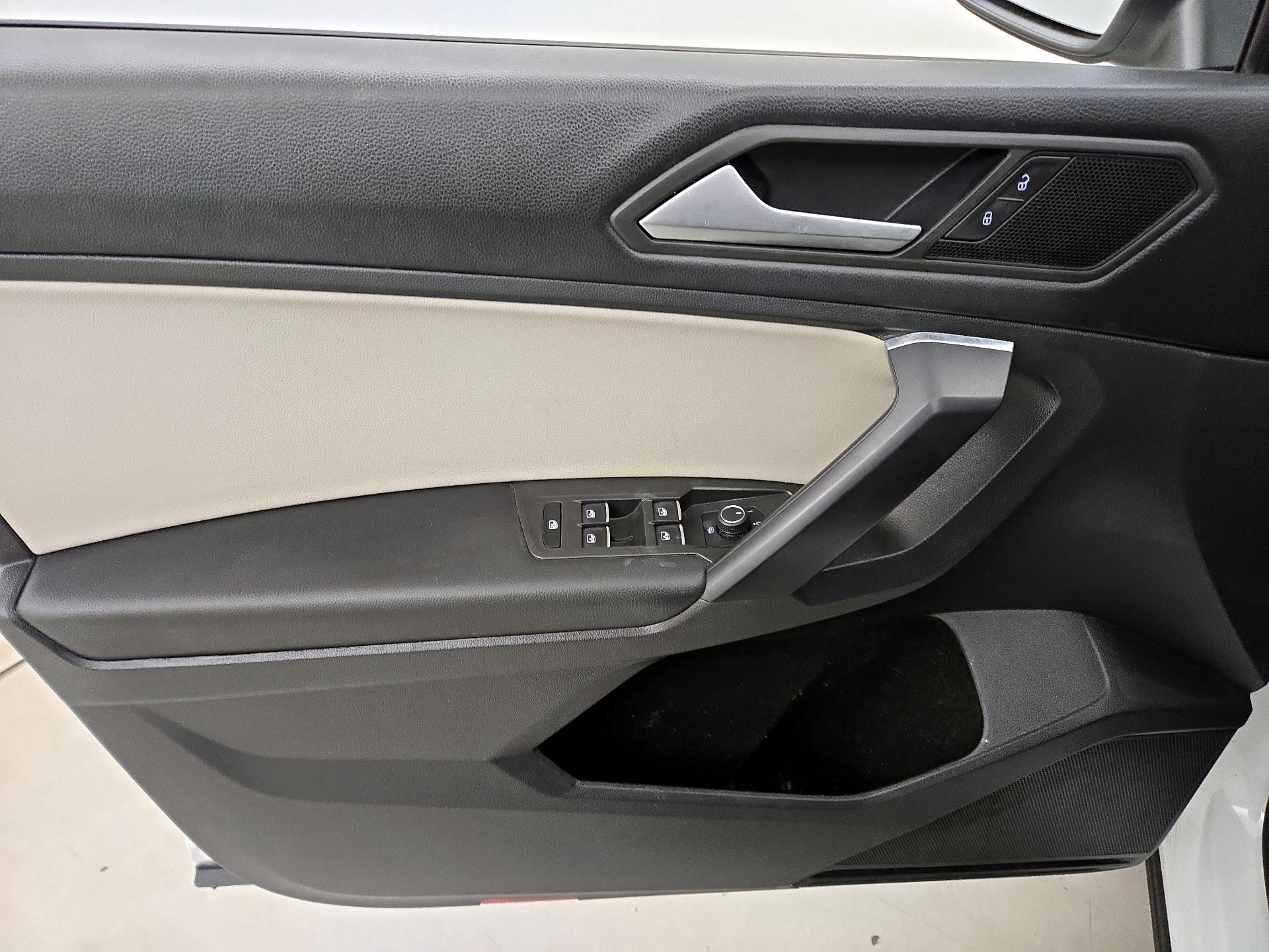 Thumbnail: 2021 Volkswagen Tiguan - 12