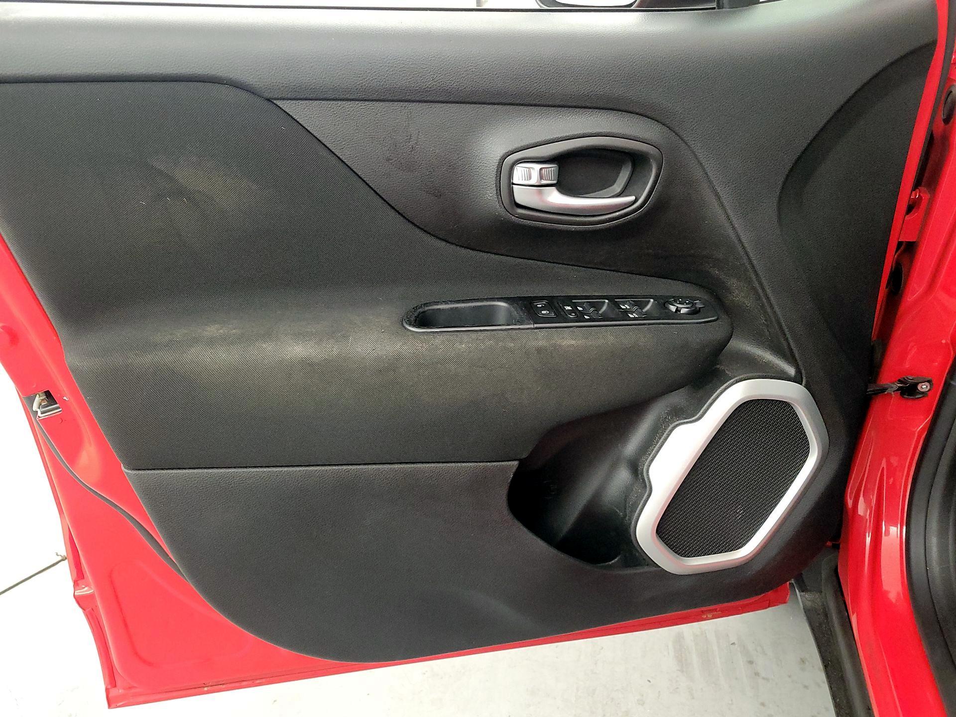 Thumbnail: 2019 Jeep Renegade - 12