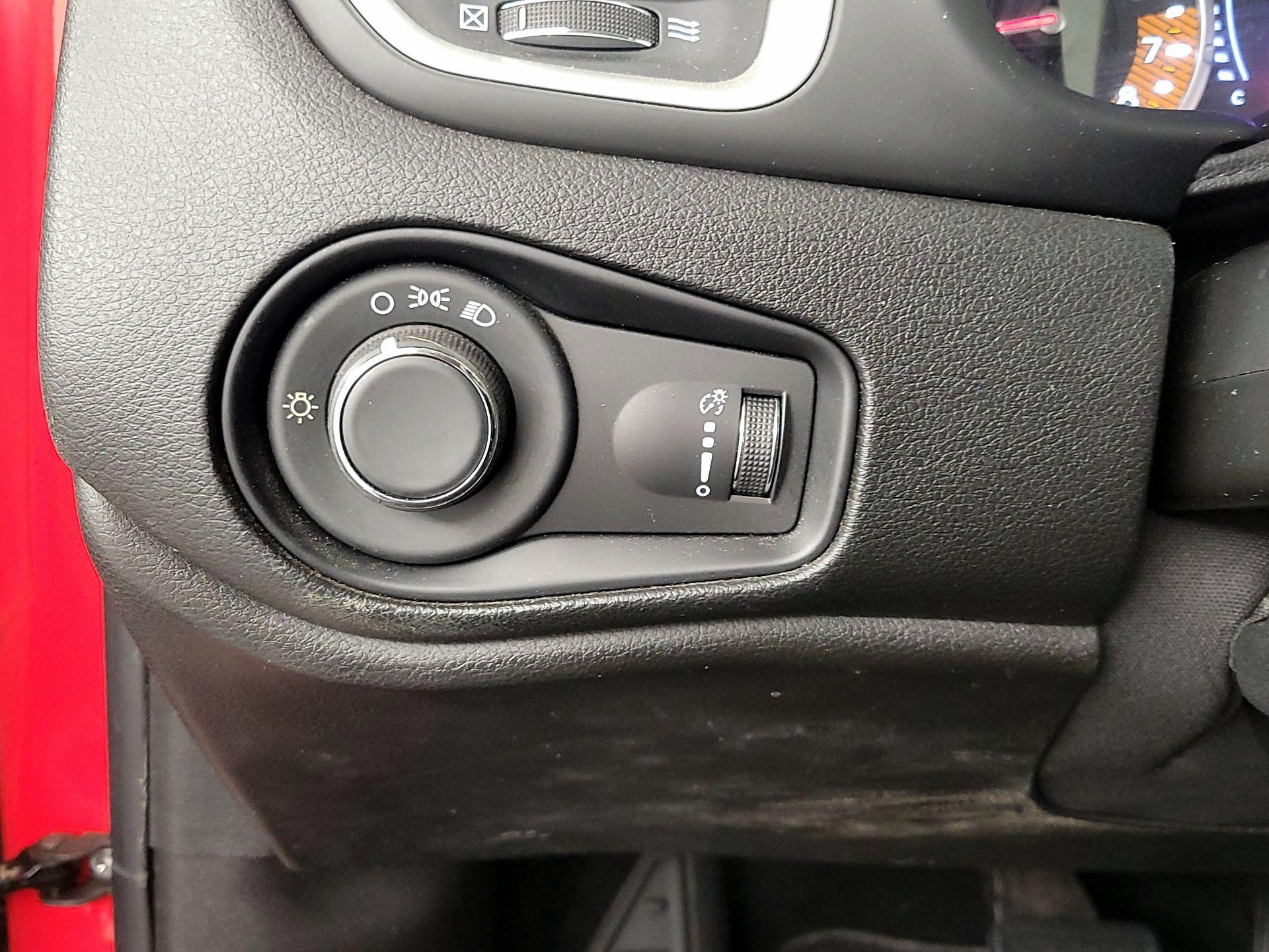Thumbnail: 2019 Jeep Renegade - 13