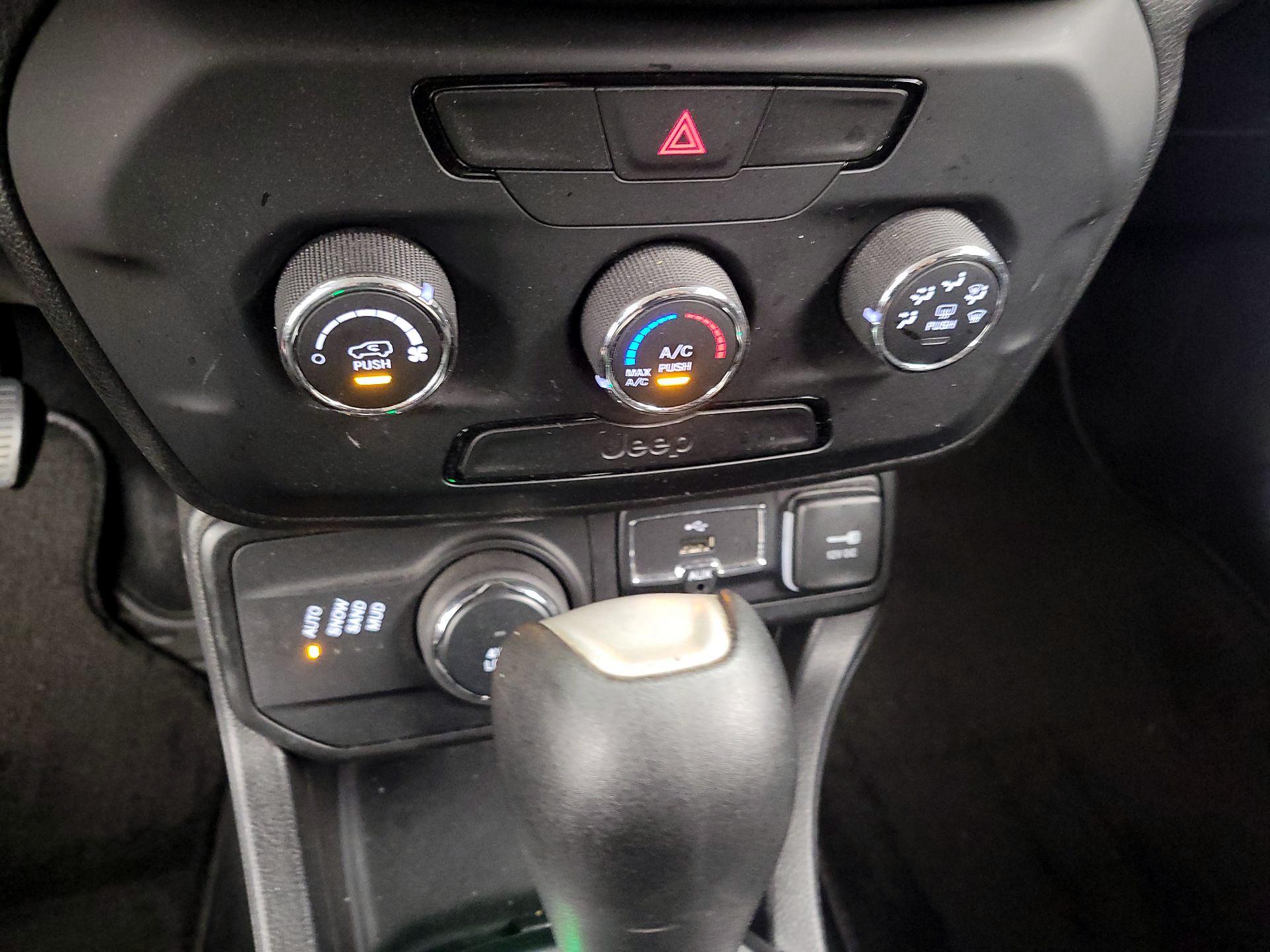 Thumbnail: 2019 Jeep Renegade - 15