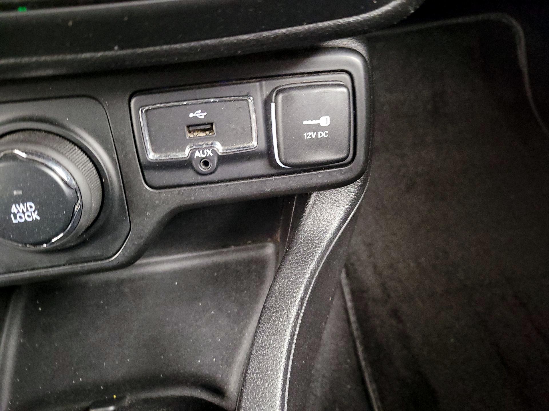 Thumbnail: 2019 Jeep Renegade - 17