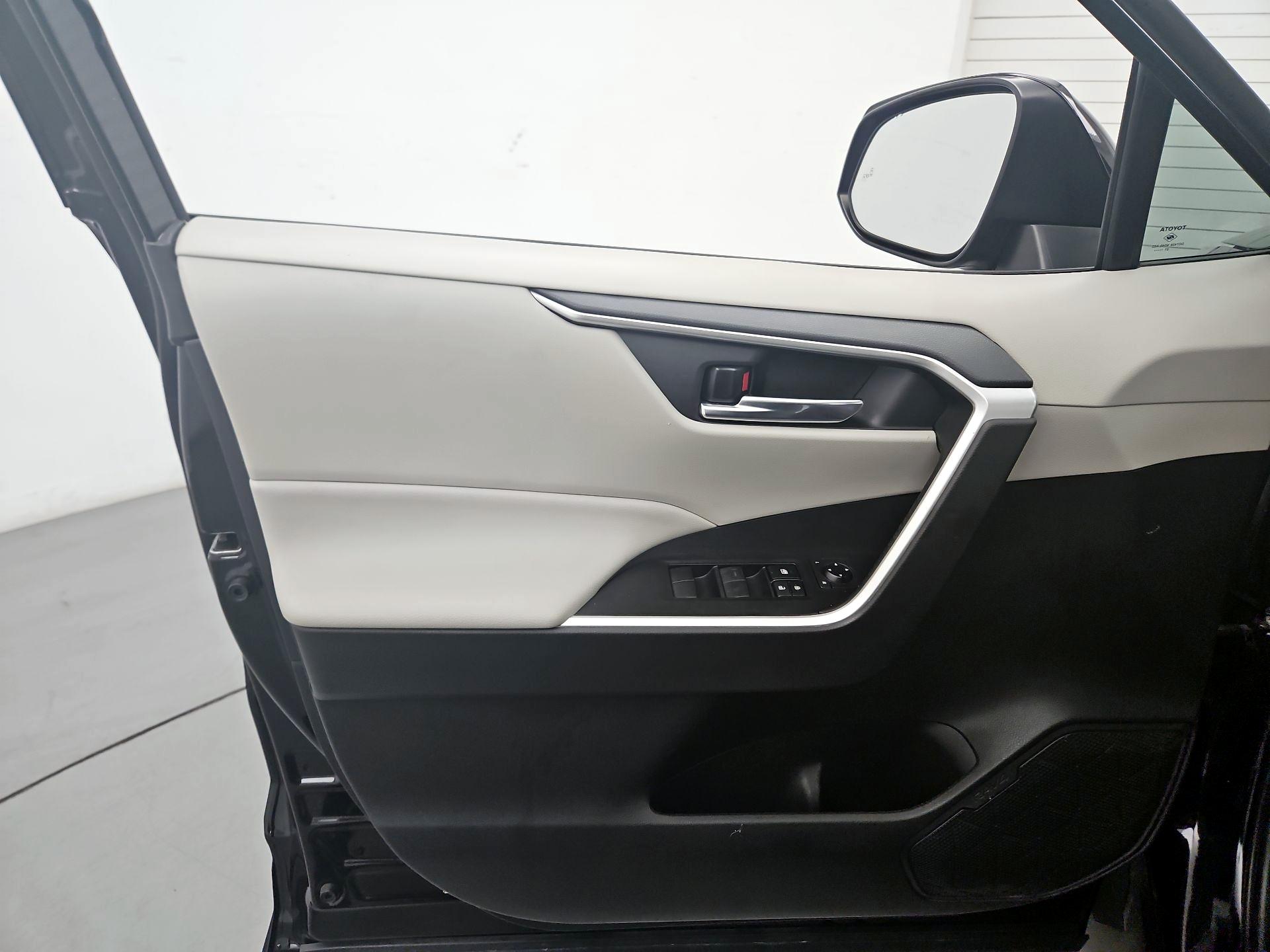 Thumbnail: 2021 Toyota RAV4 - 10