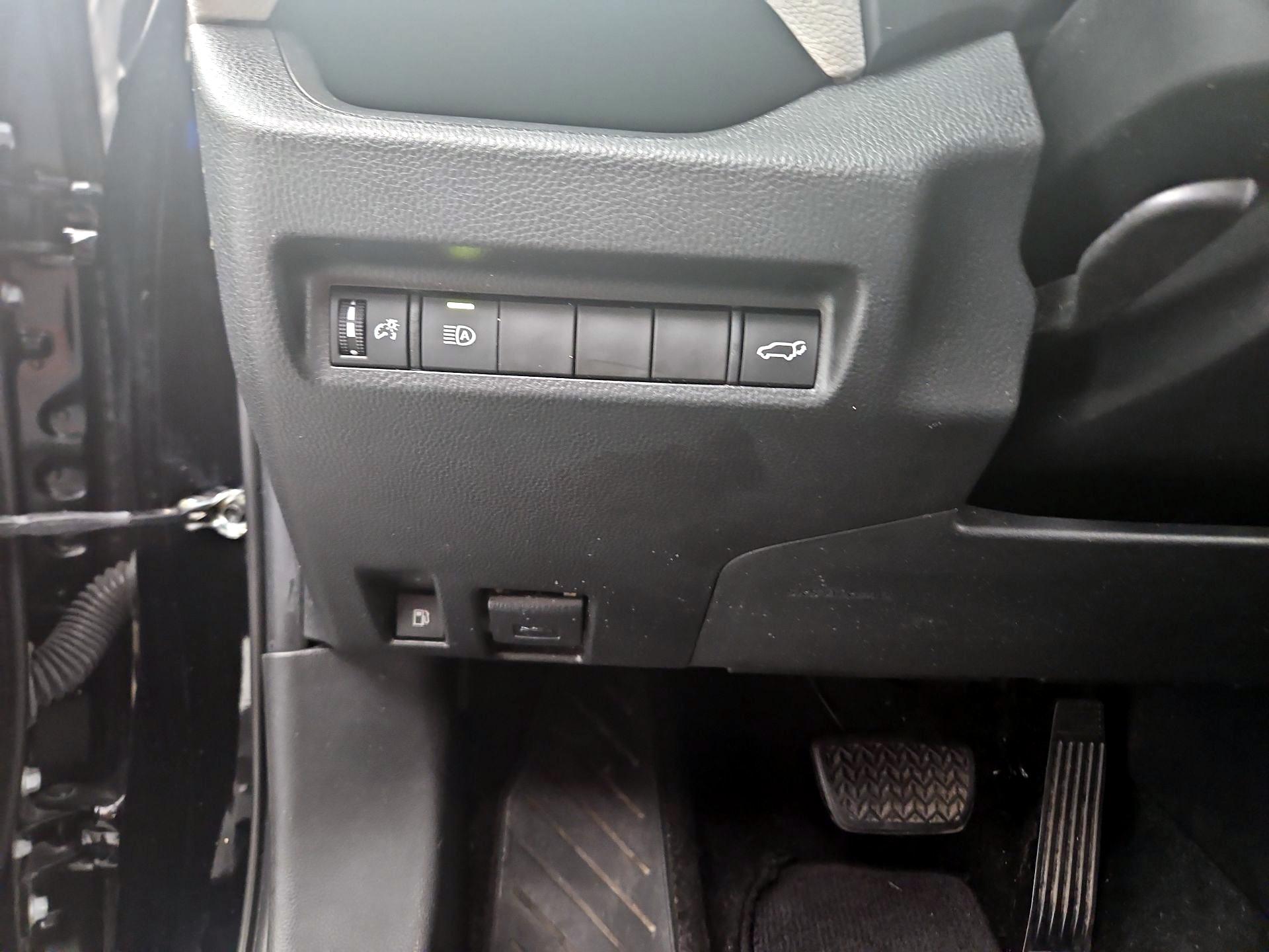 Thumbnail: 2021 Toyota RAV4 - 11