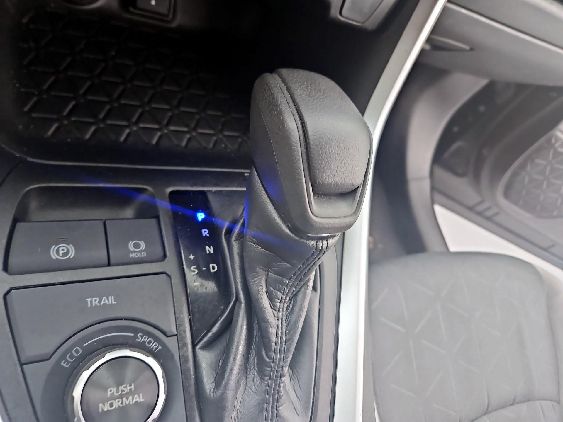 Thumbnail: 2021 Toyota RAV4 - 15