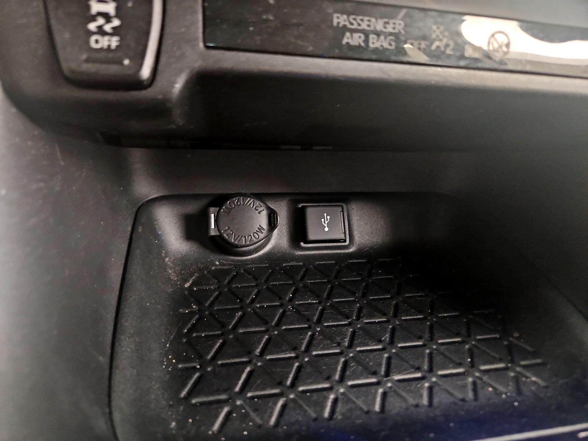 Thumbnail: 2021 Toyota RAV4 - 16