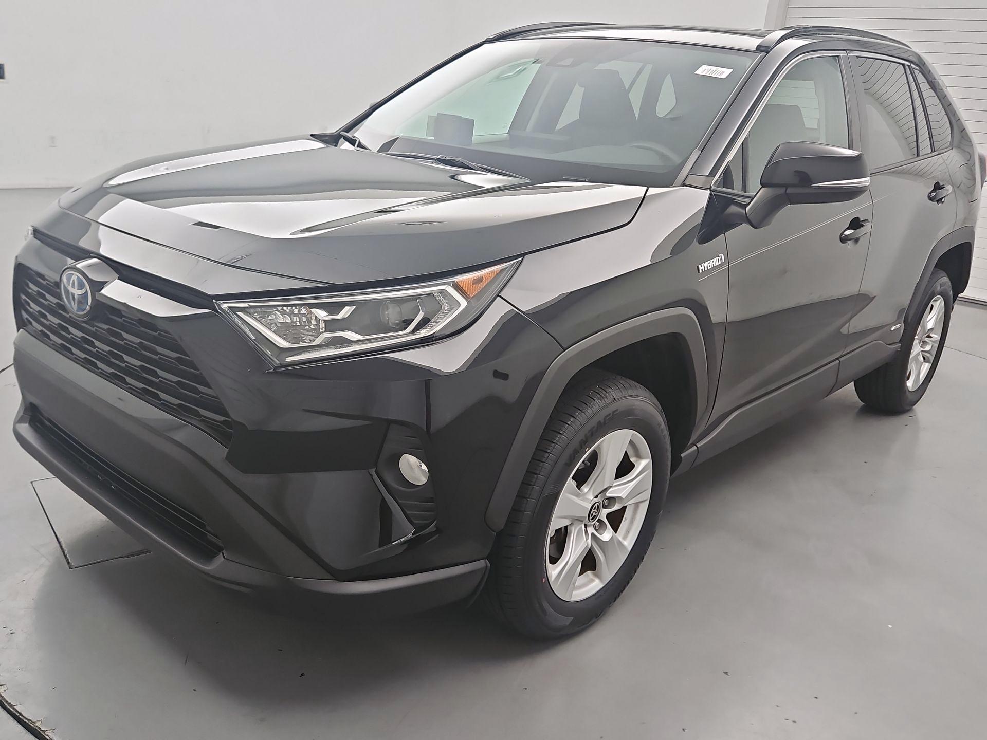 Thumbnail: 2021 Toyota RAV4 - 3