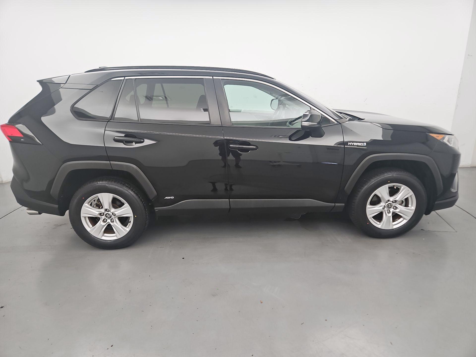 Thumbnail: 2021 Toyota RAV4 - 4