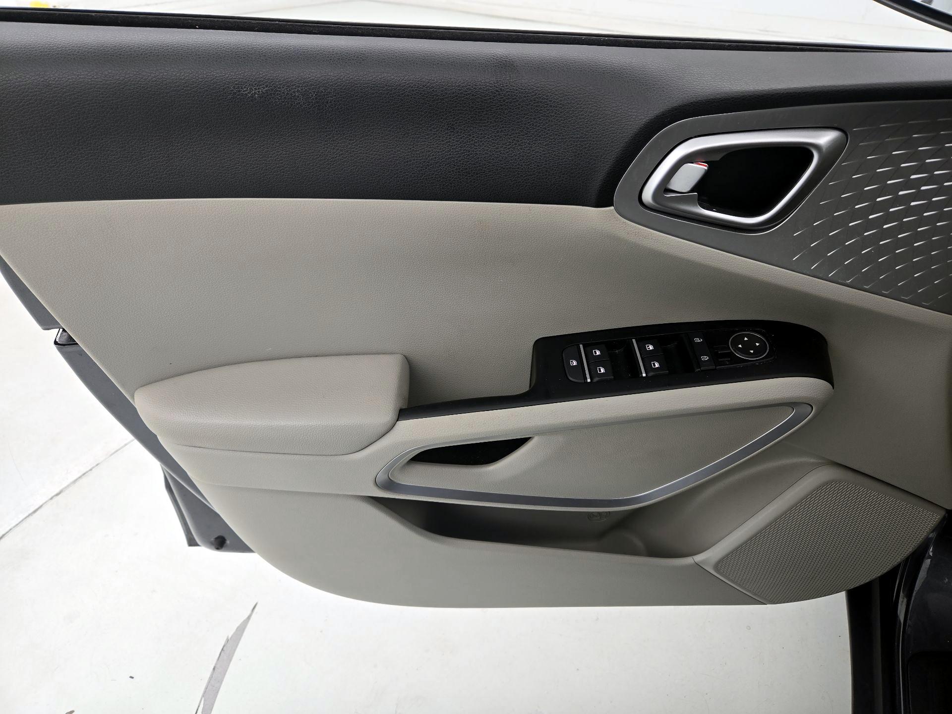 Thumbnail: 2021 Kia Soul - 12
