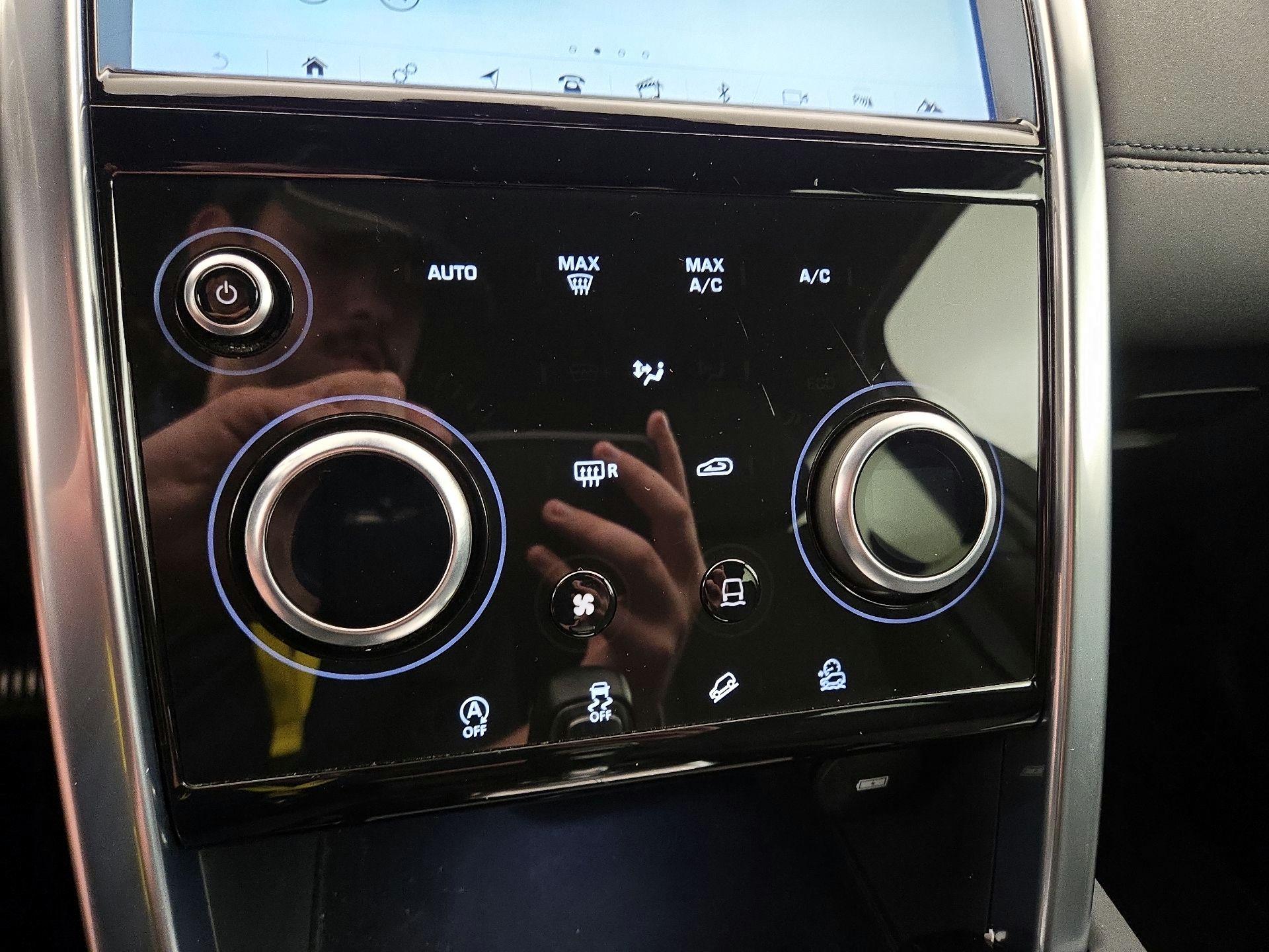Thumbnail: 2020 Land Rover Discovery Sport - 16
