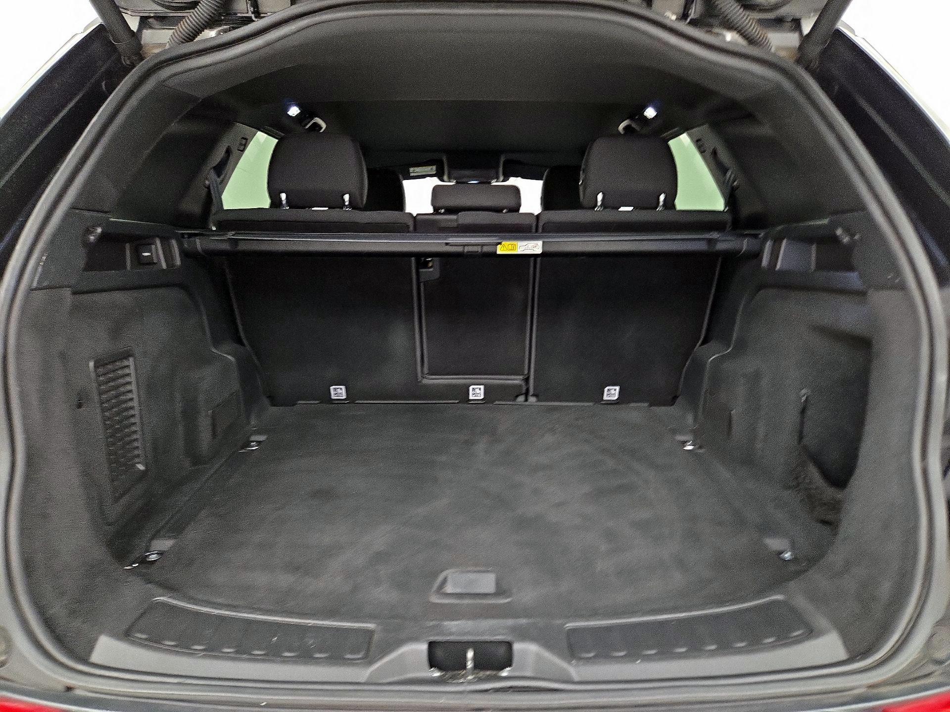 Thumbnail: 2020 Land Rover Discovery Sport - 20
