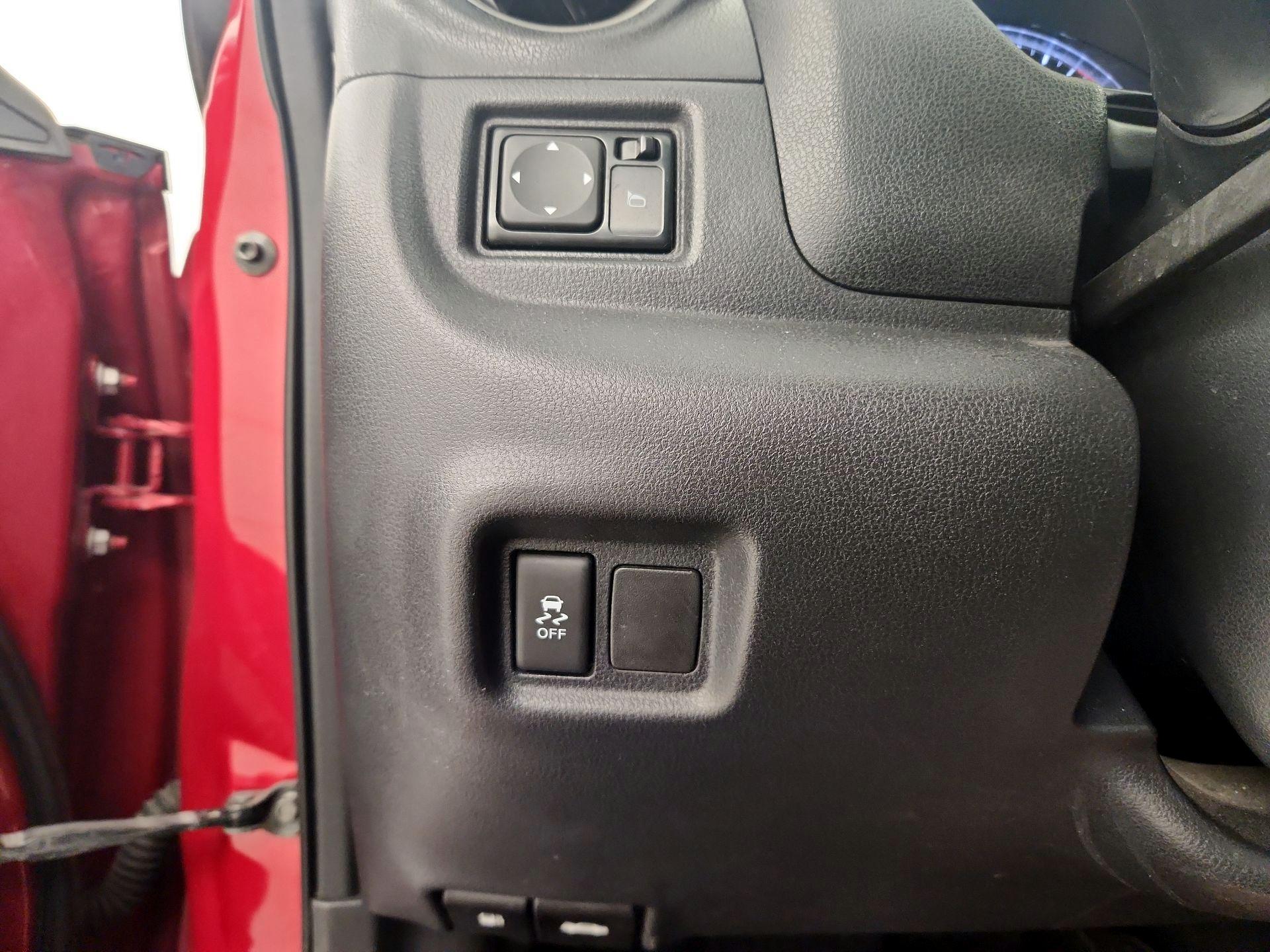 Thumbnail: 2014 Nissan Versa Note - 13