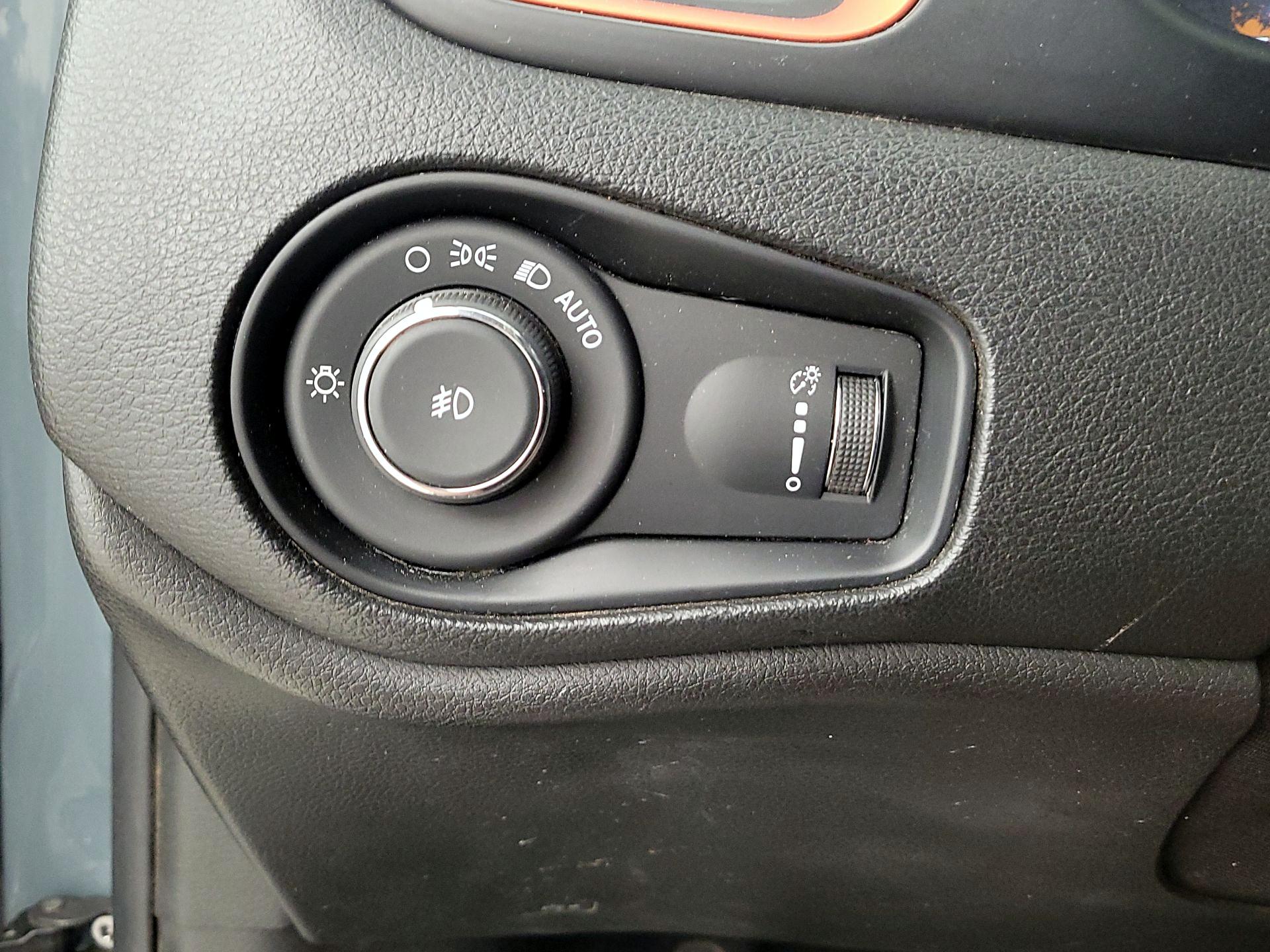 Thumbnail: 2018 Jeep Renegade - 13