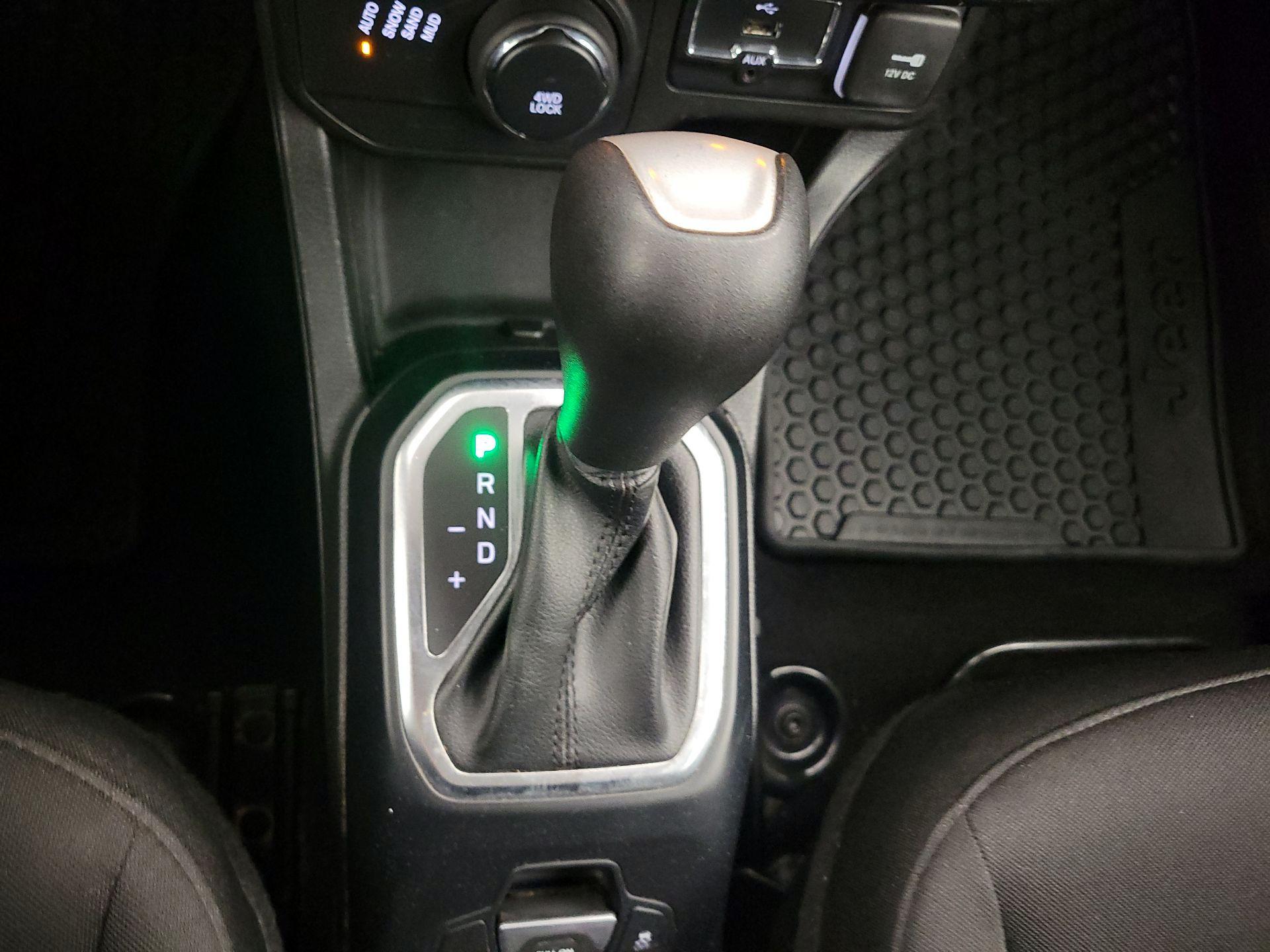 Thumbnail: 2018 Jeep Renegade - 17