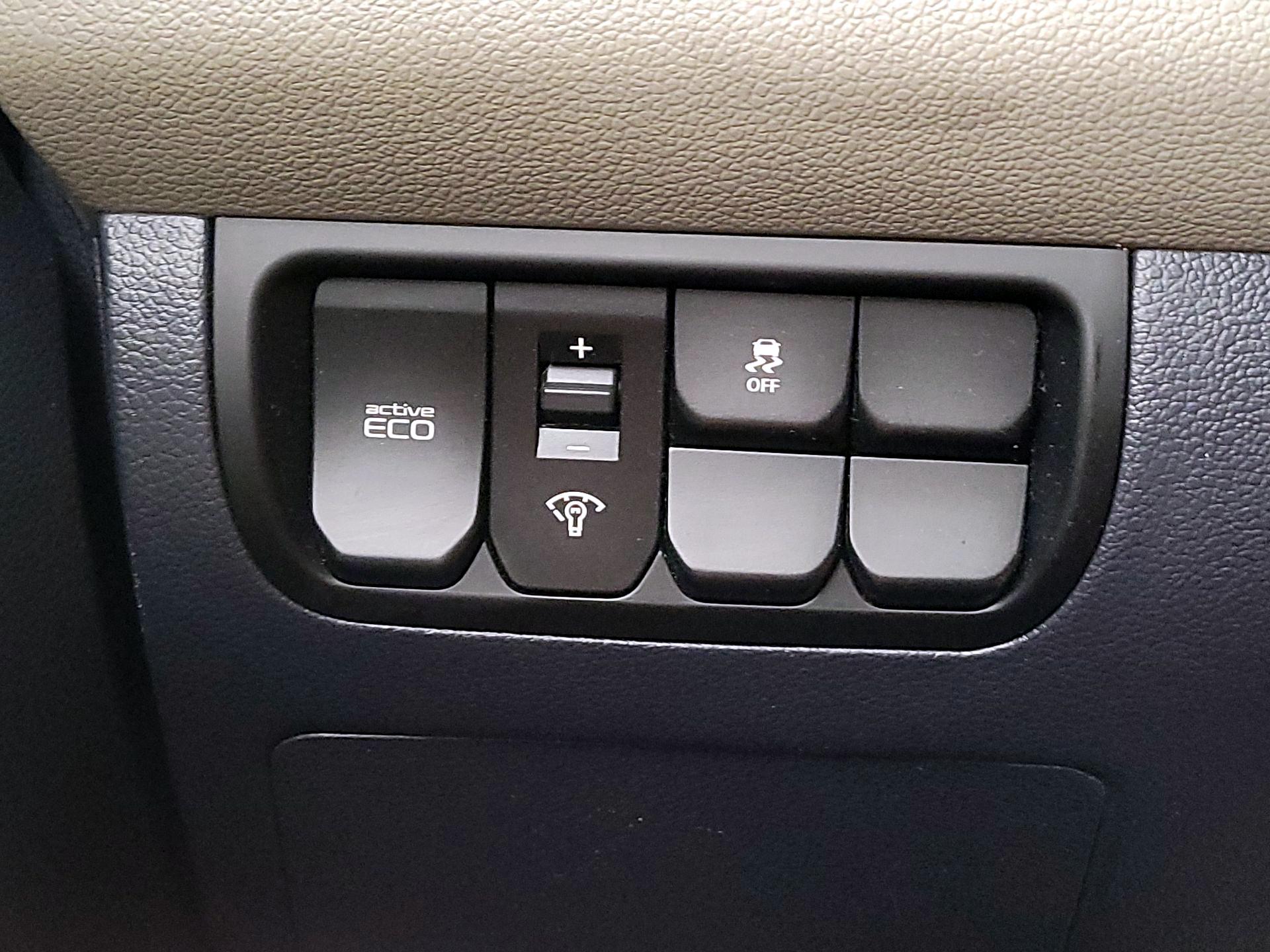 Thumbnail: 2015 Kia Rio - 13
