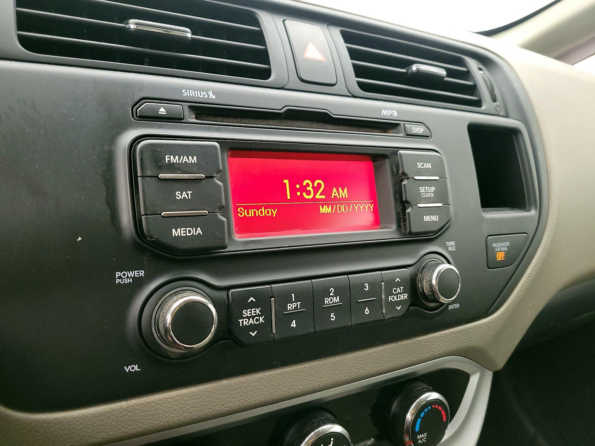 Thumbnail: 2015 Kia Rio - 14