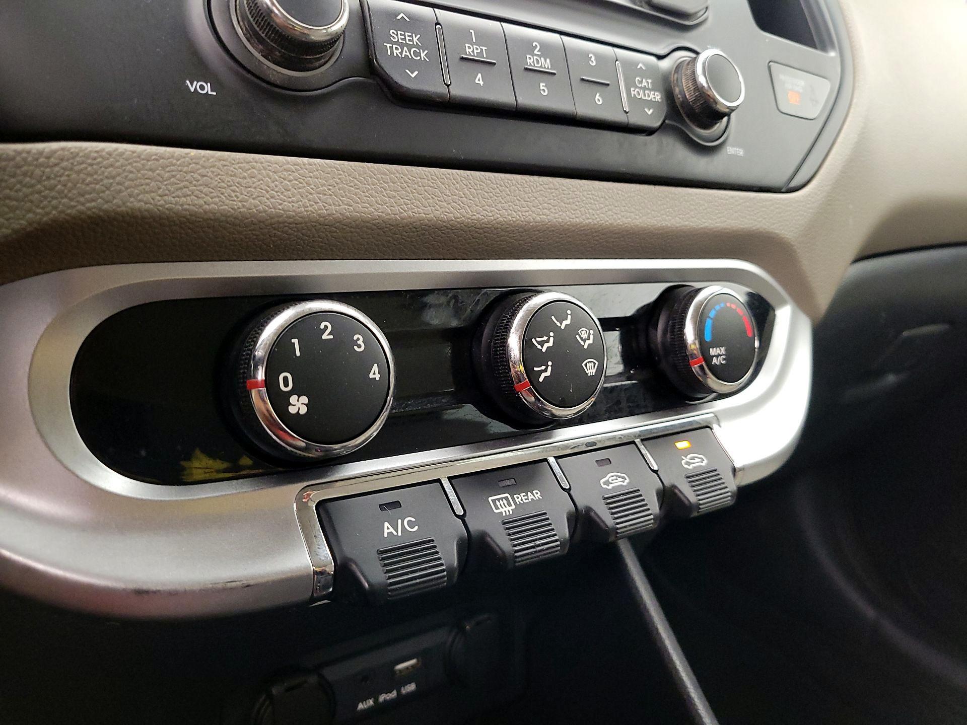 Thumbnail: 2015 Kia Rio - 15