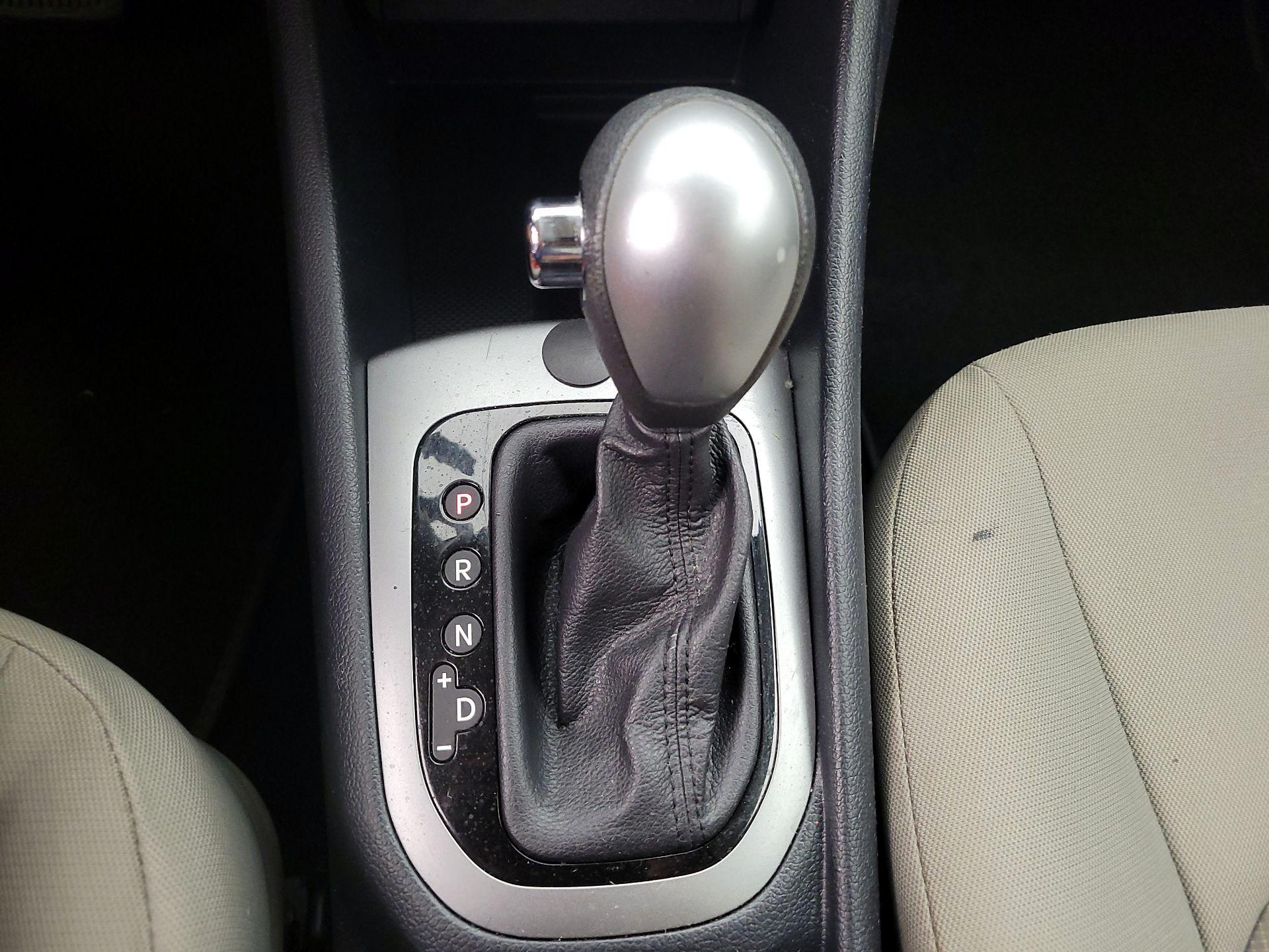 Thumbnail: 2015 Kia Rio - 16
