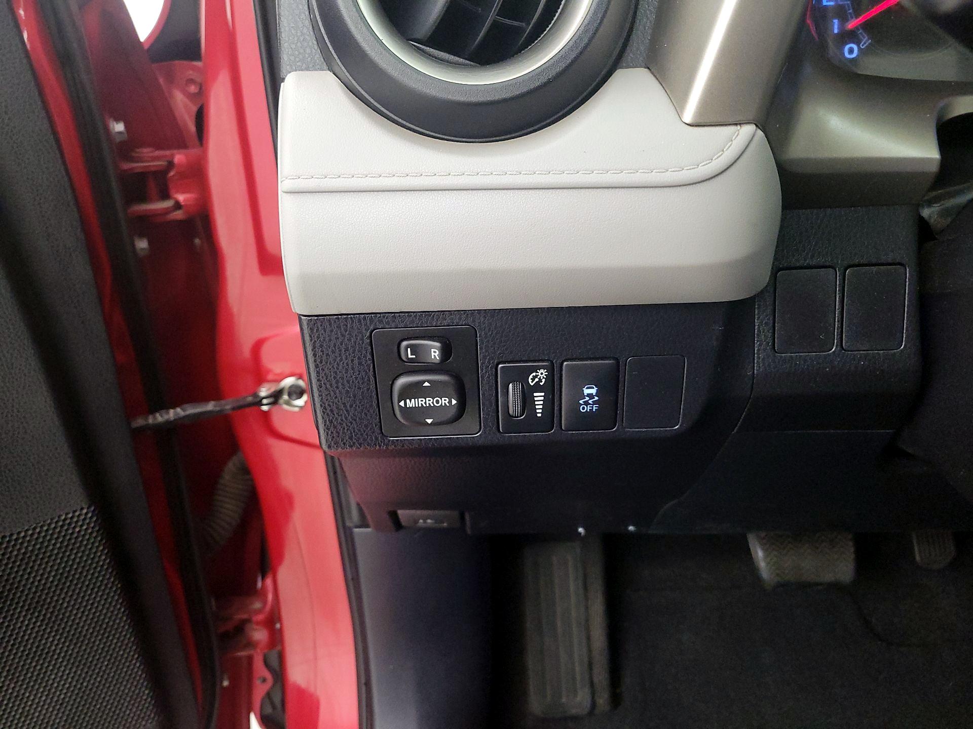 Thumbnail: 2015 Toyota RAV4 - 13