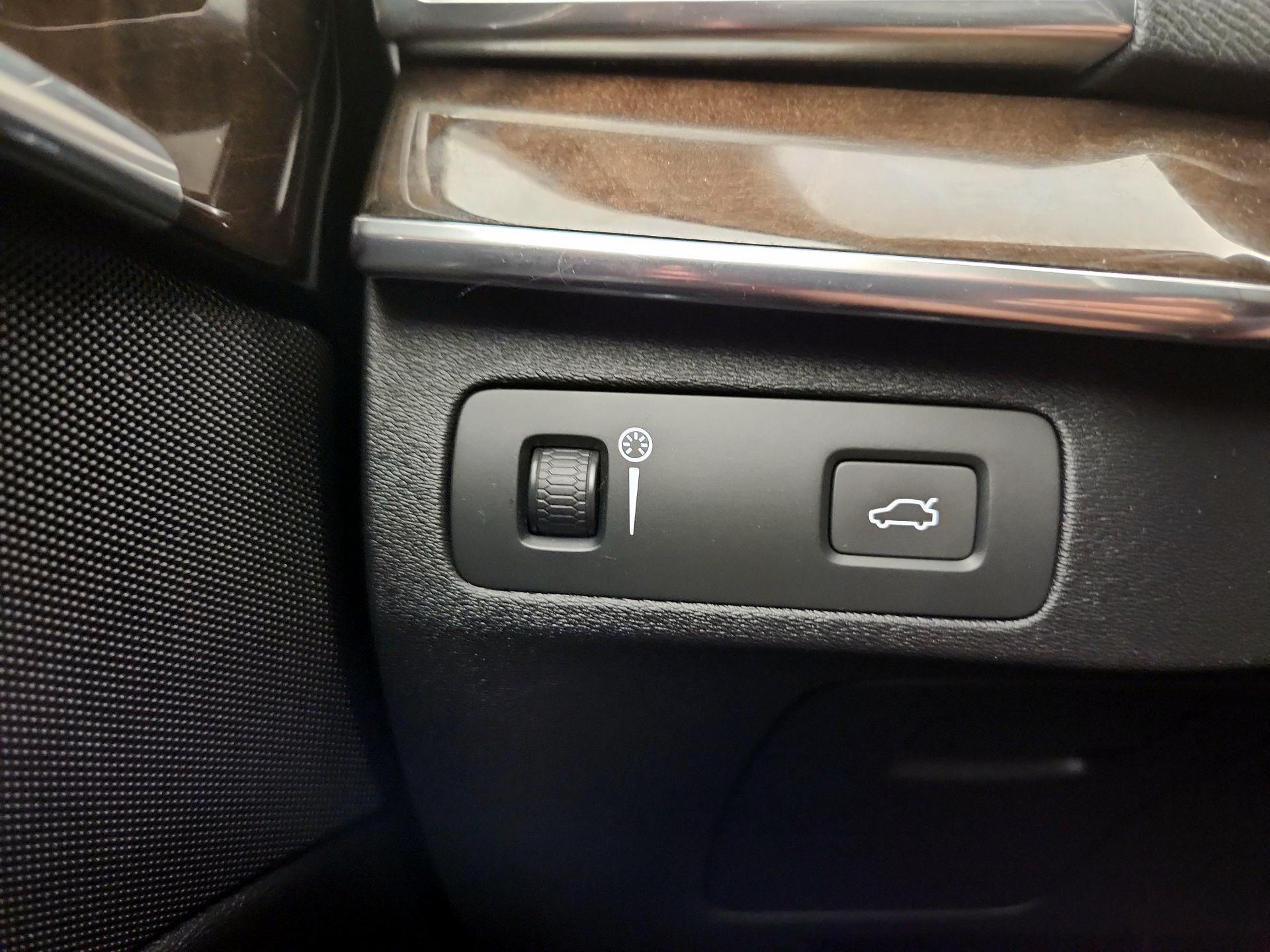 Thumbnail: 2016 Volvo XC90 - 13