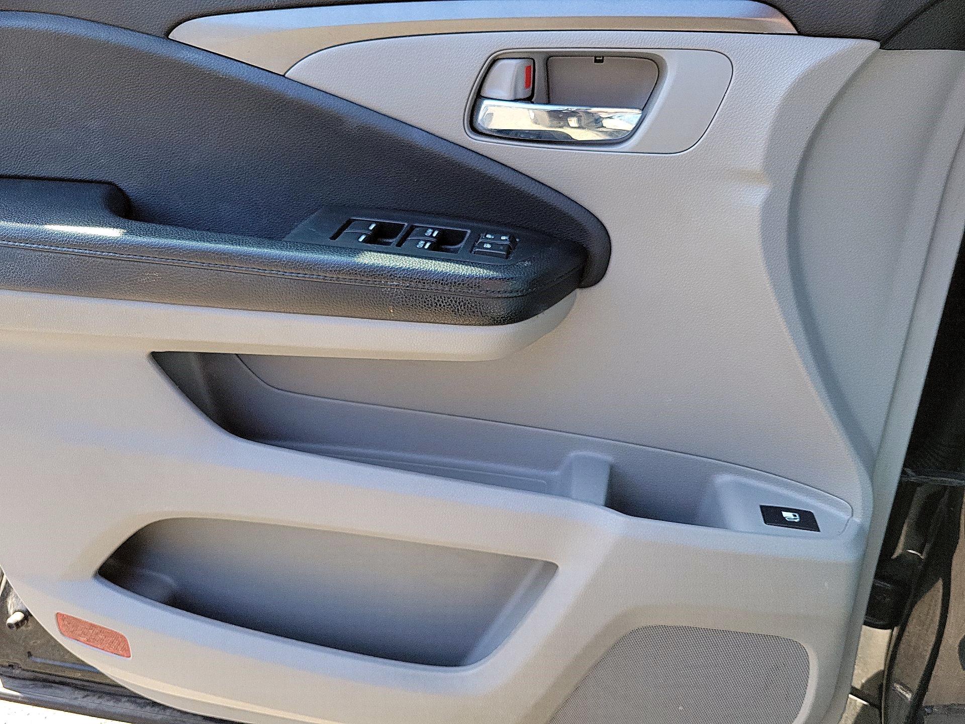 Thumbnail: 2017 Honda Pilot - 10