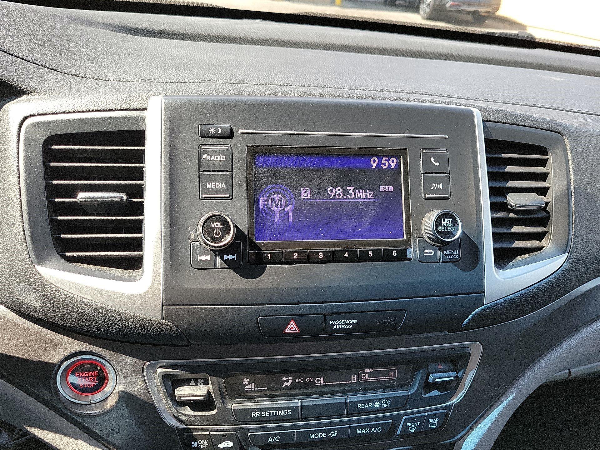 Thumbnail: 2017 Honda Pilot - 13